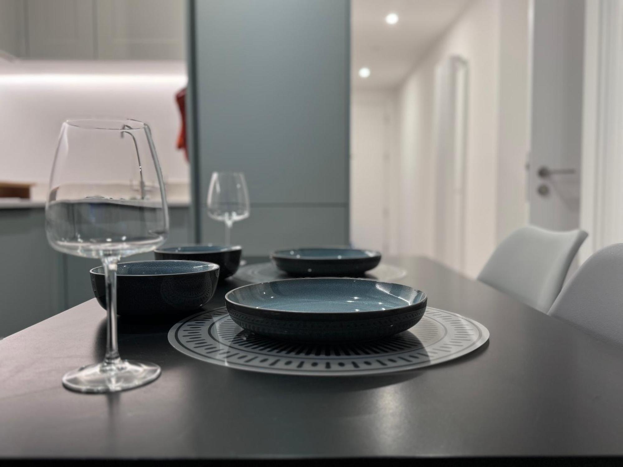 Apartment Modern Gem Near Excel & O2 Arena Balcony! *