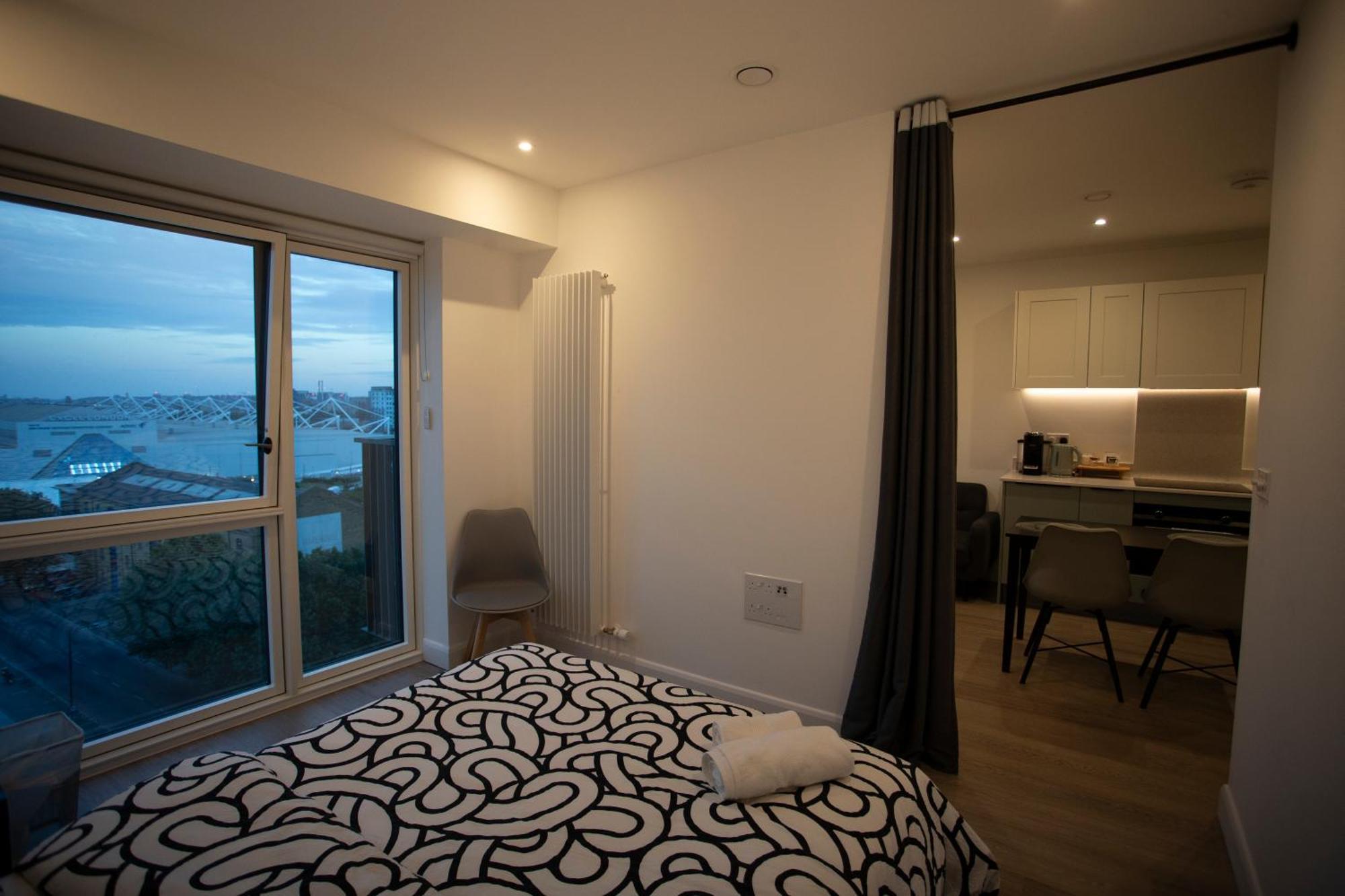 Modern Gem Near Excel & O2 Arena Balcony! * London