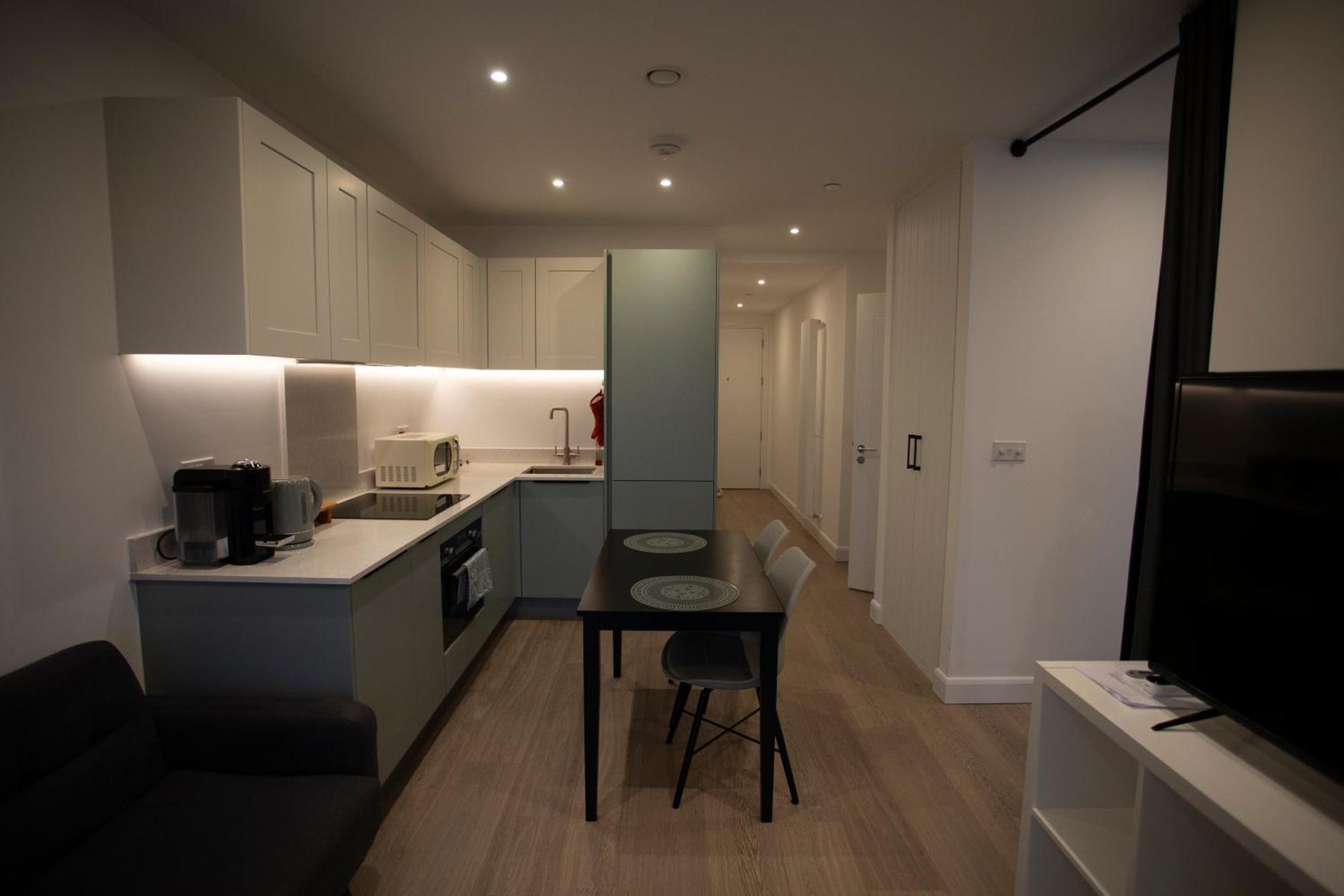Apartment Modern Gem Near Excel & O2 Arena Balcony!