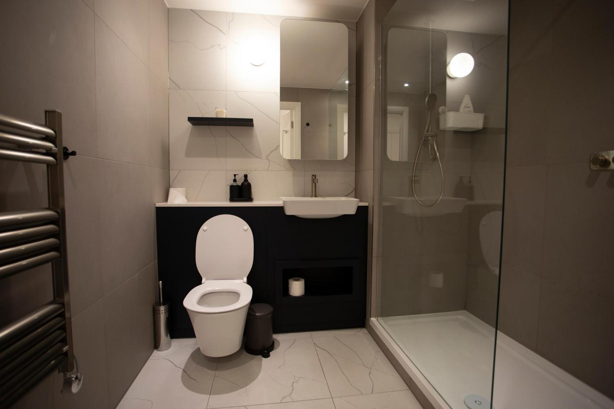 Apartment Modern Gem Near Excel & O2 Arena Balcony! *