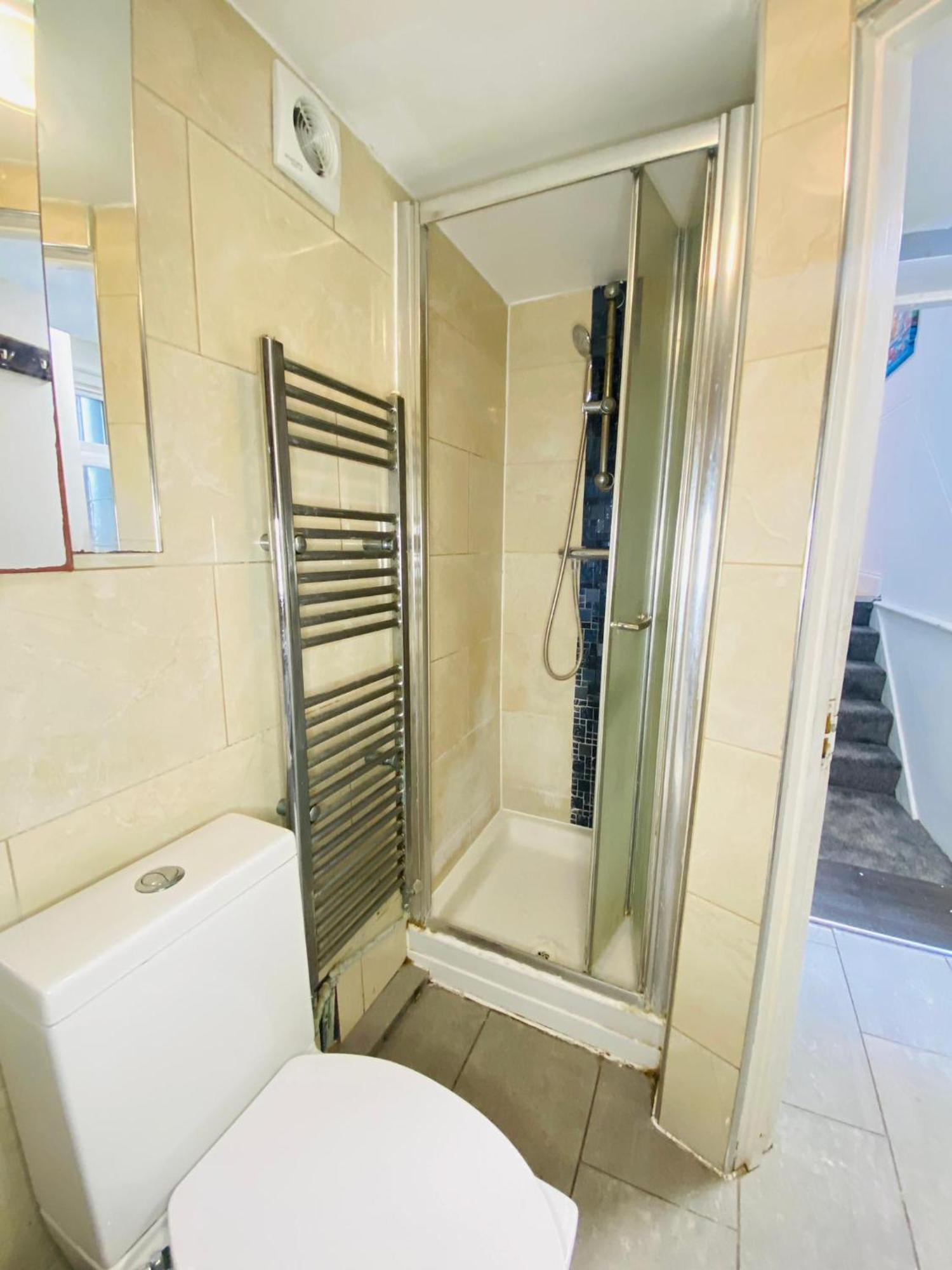 Whitechapel Guest house *
