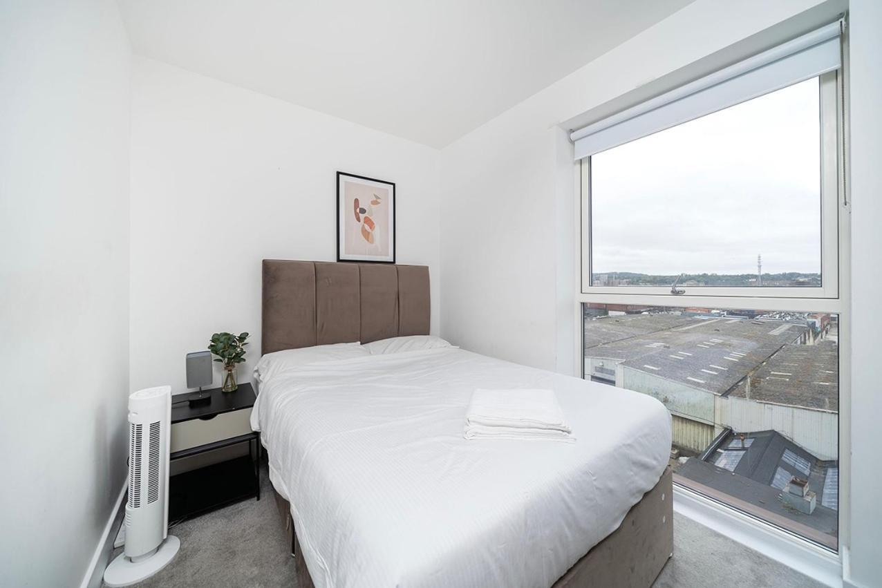 Apartment Deluxe Double Bed In Shared Near Canary Wharf, Airport & O2 Arena With Thames View London