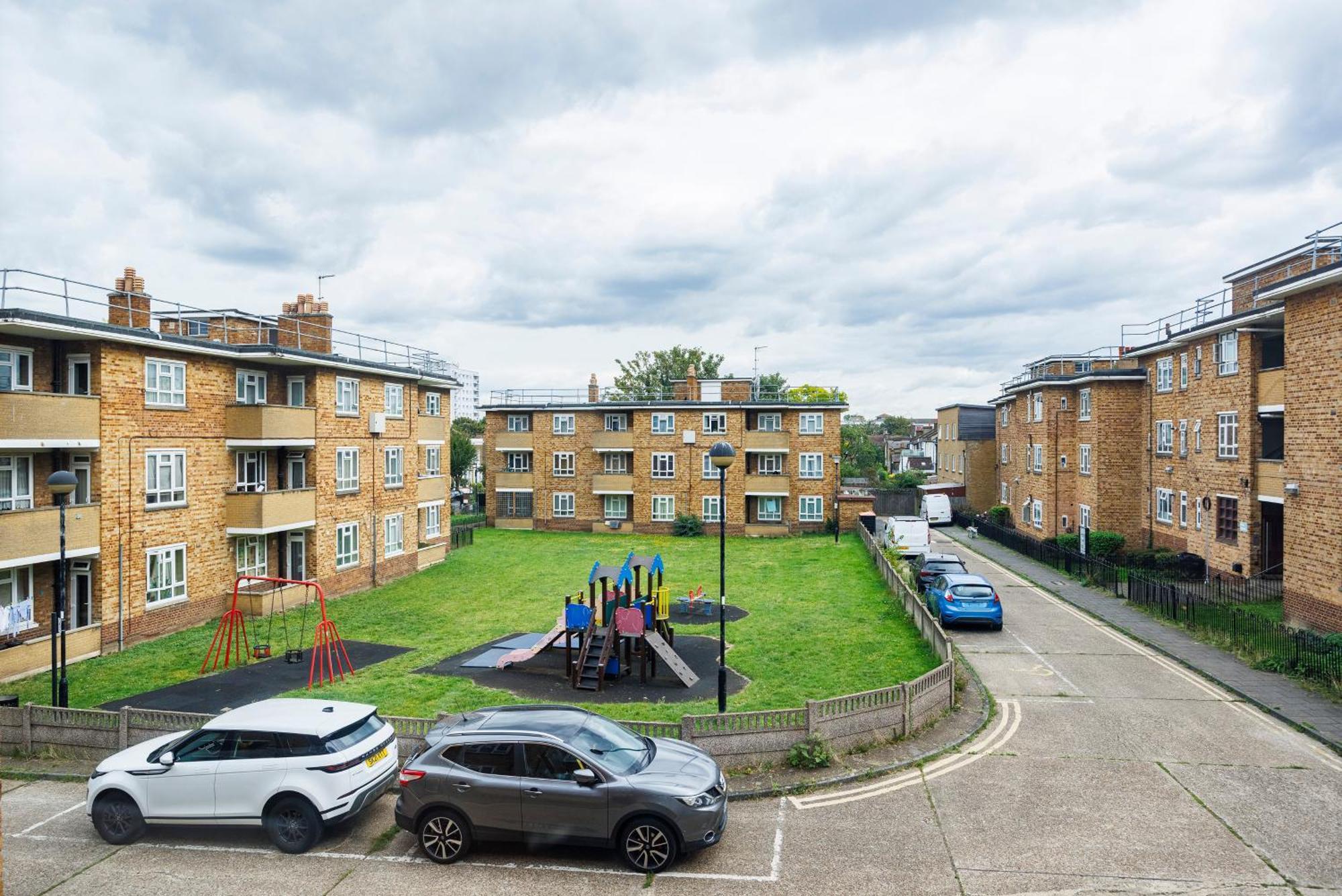 Apartamento Spacious 2-bedroom With Terrace, Garden Views & Free Wifi Near Olympic Stadium *