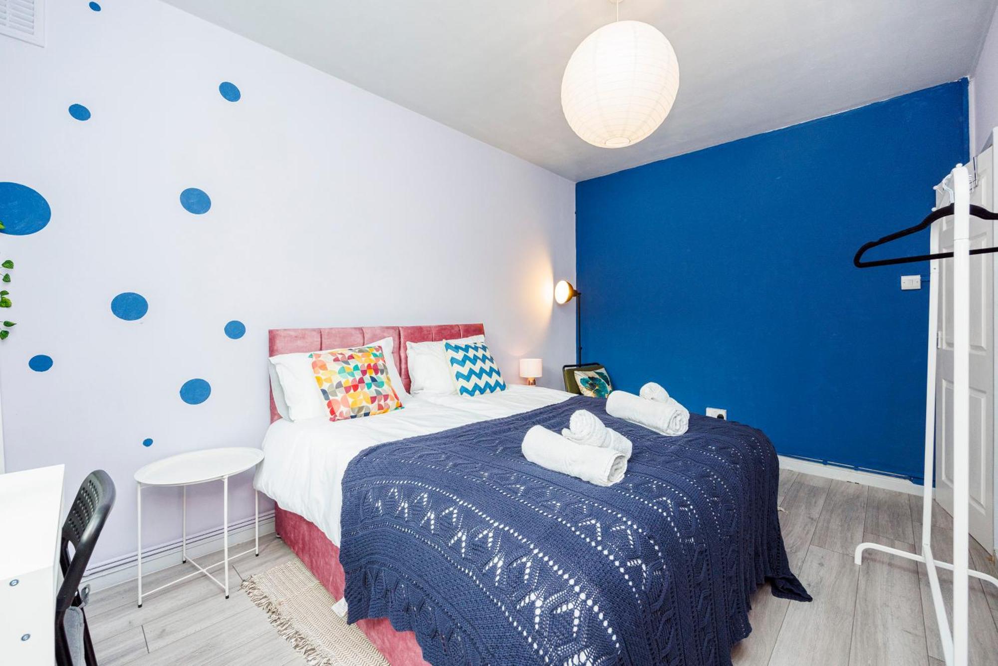 Spacious 2-bedroom With Terrace, Garden Views & Free Wifi Near Olympic Stadium * Londres