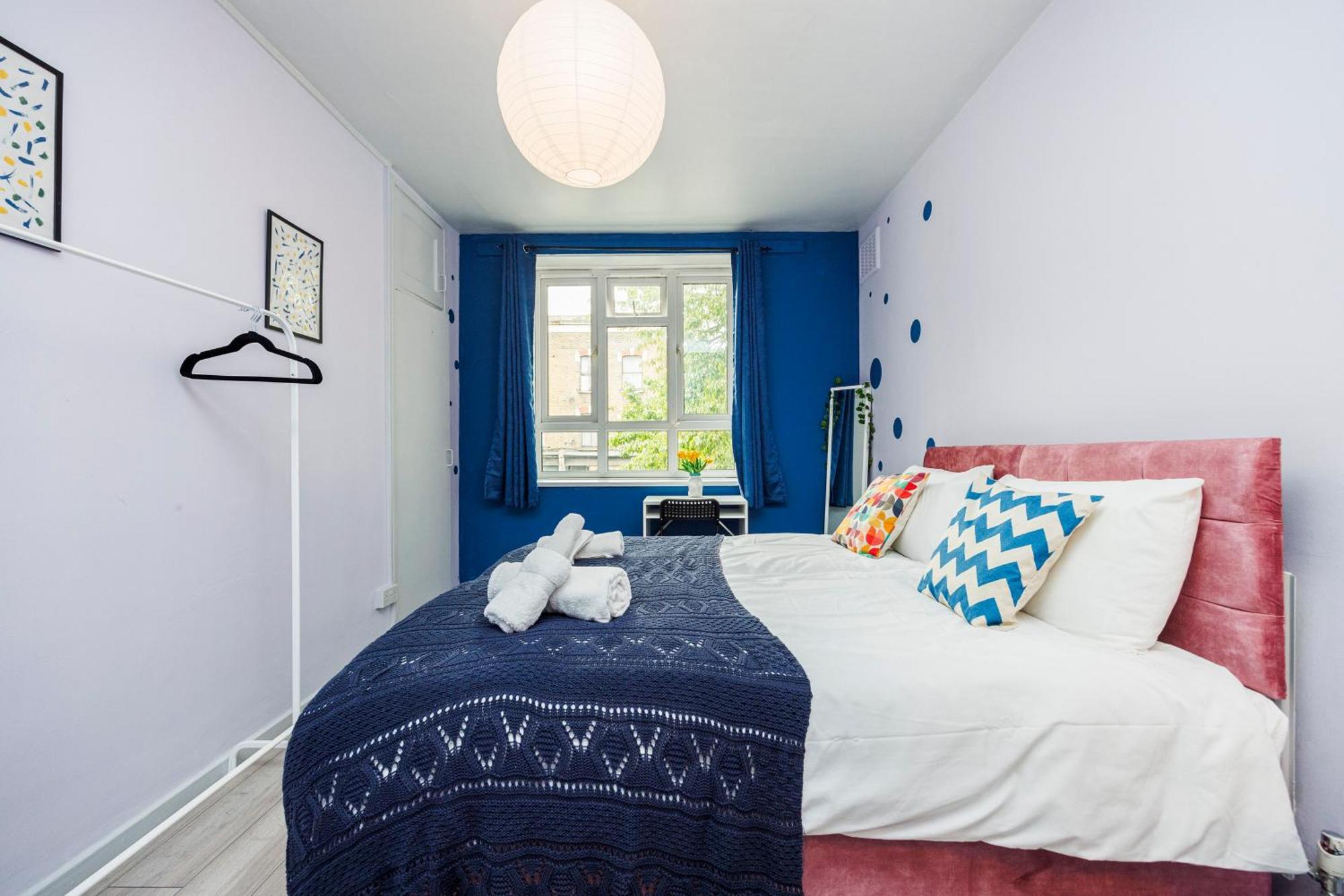 Spacious 2-bedroom With Terrace, Garden Views & Free Wifi Near Olympic Stadium *