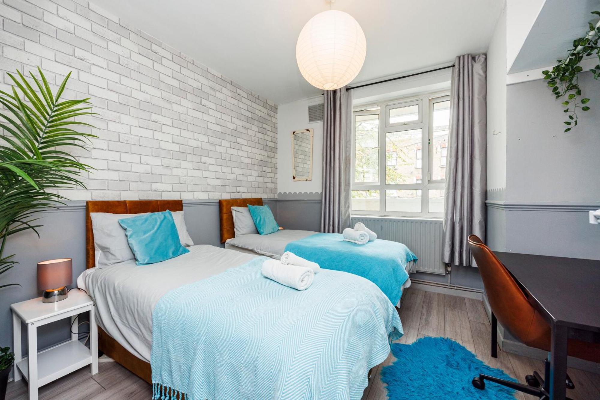 Apartamento Spacious 2-bedroom With Terrace, Garden Views & Free Wifi Near Olympic Stadium *