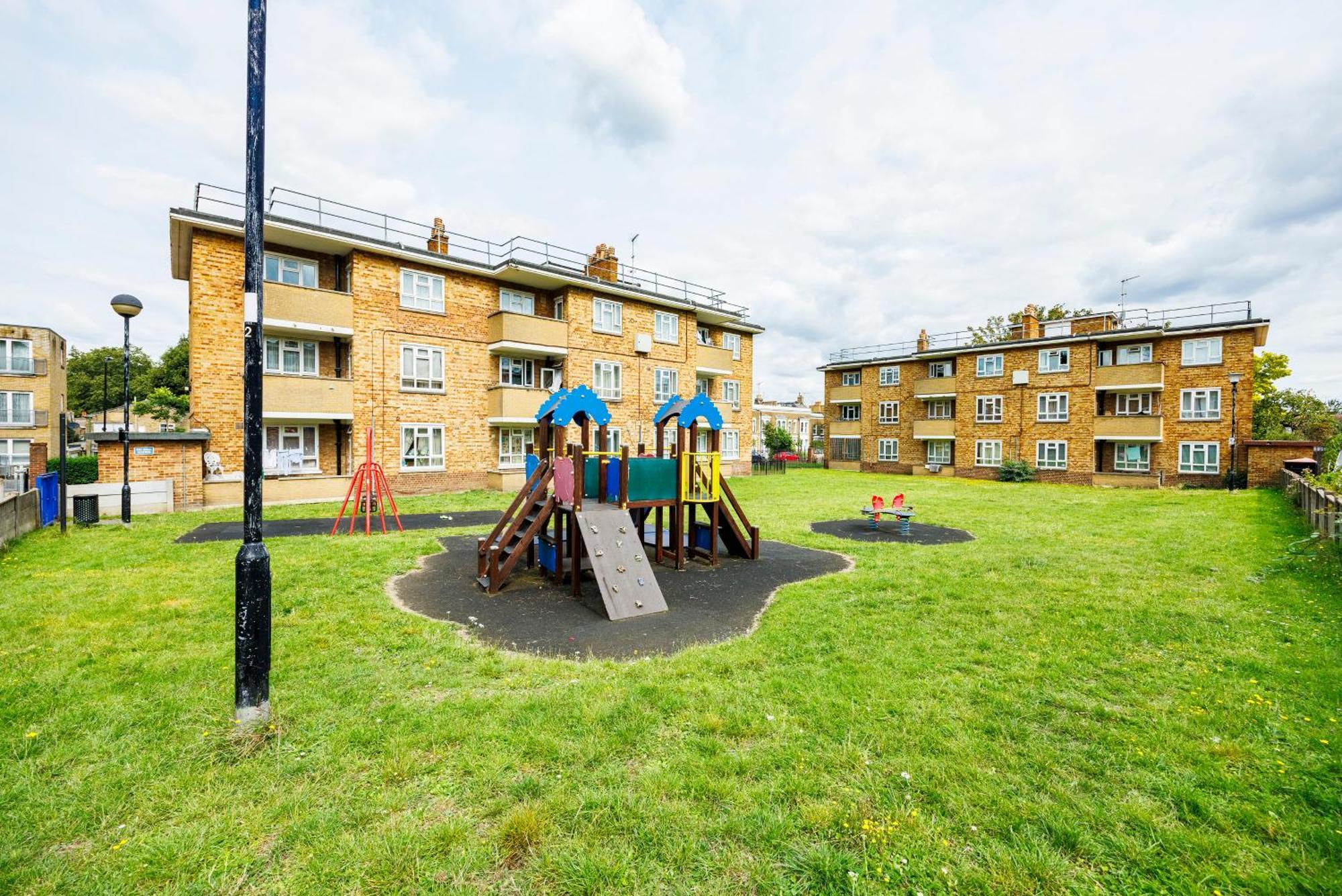 Spacious 2-bedroom With Terrace, Garden Views & Free Wifi Near Olympic Stadium Apartamento *
