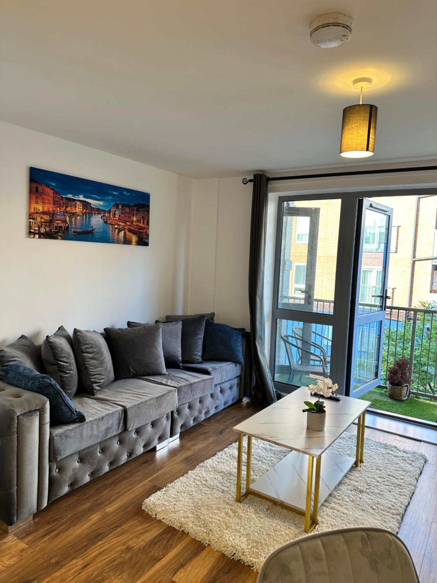 Stylish Zone 2 * London