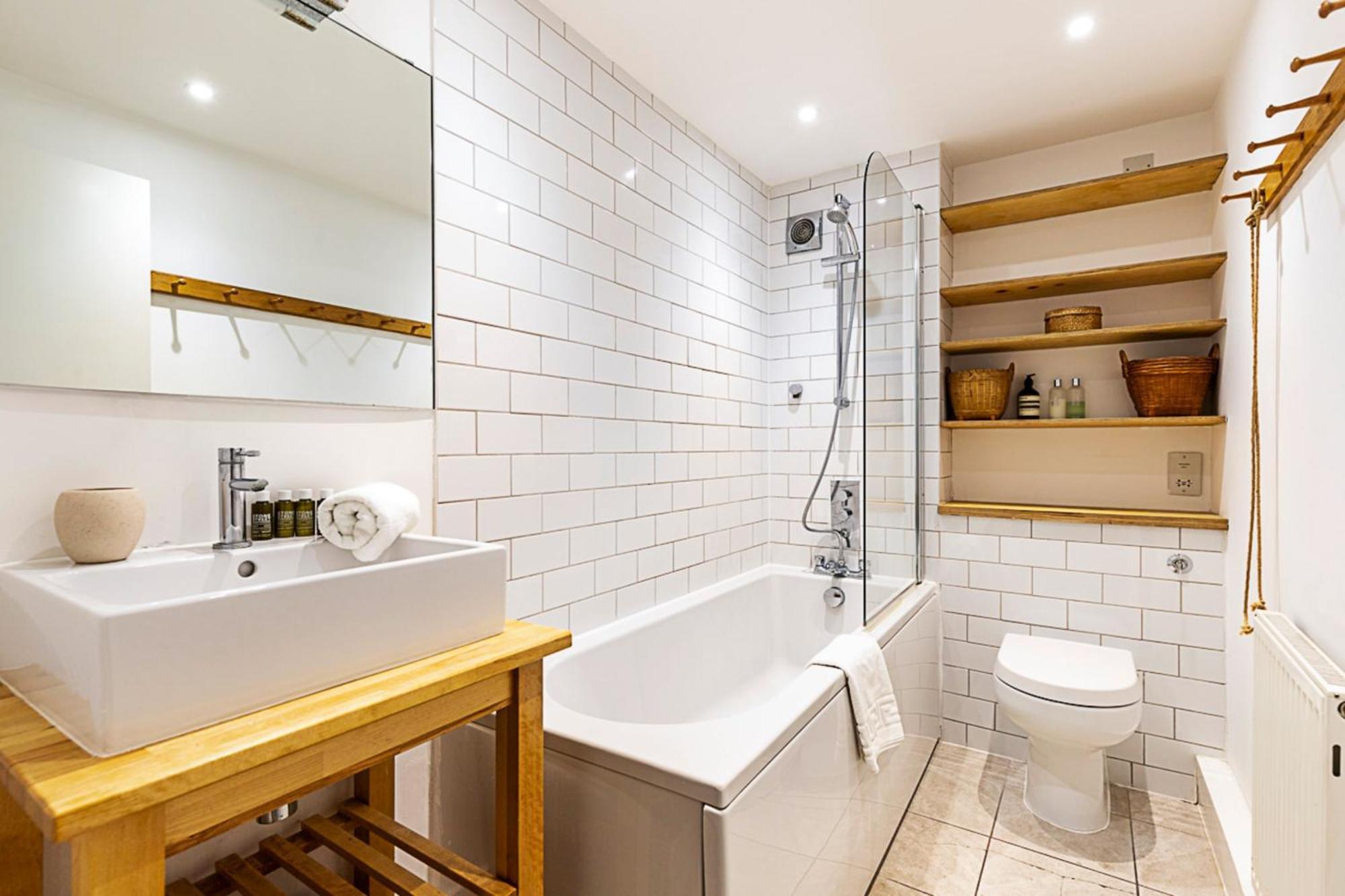 Tranquil 2 Bedroom In East London