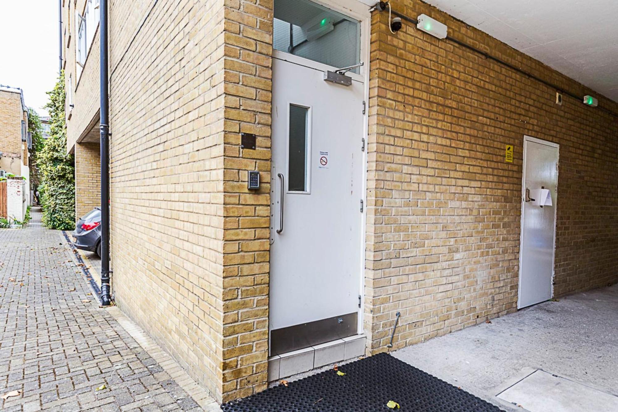 Tranquil 2 Bedroom In East London