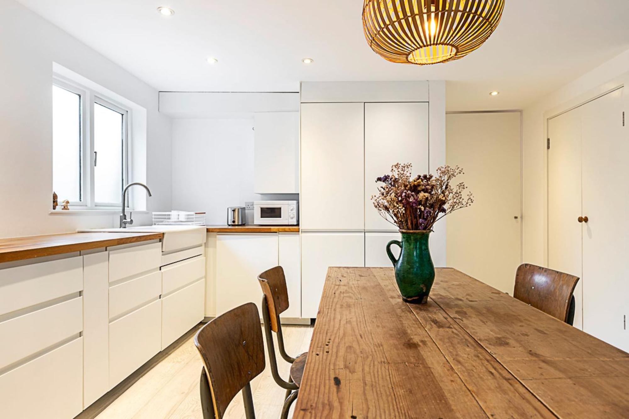 Tranquil 2 Bedroom In East Apartment London