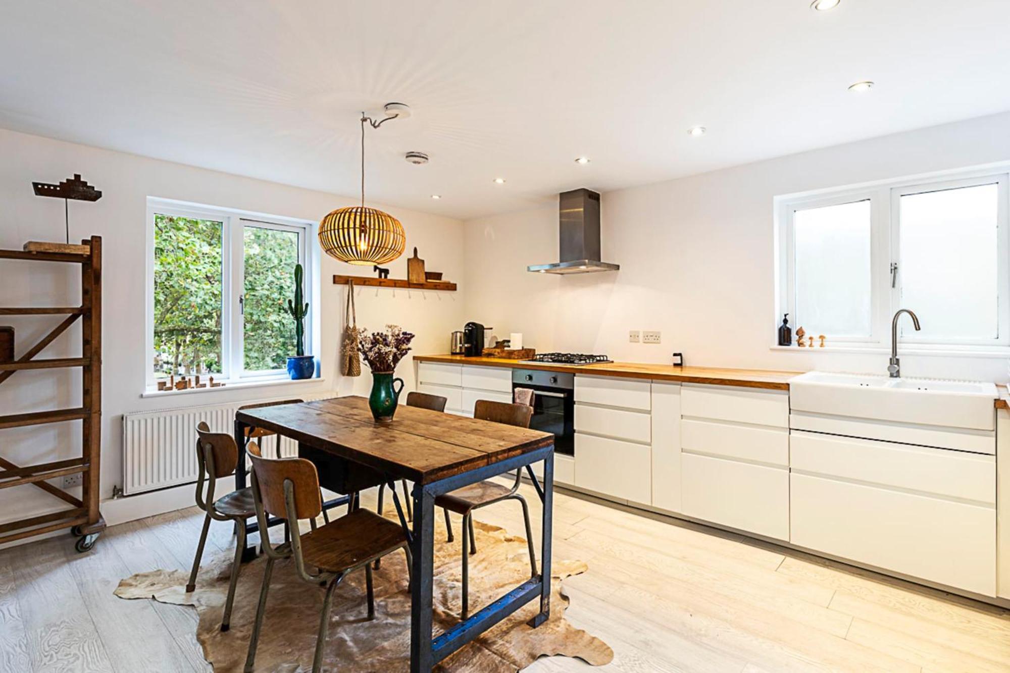 Tranquil 2 Bedroom In East Apartment