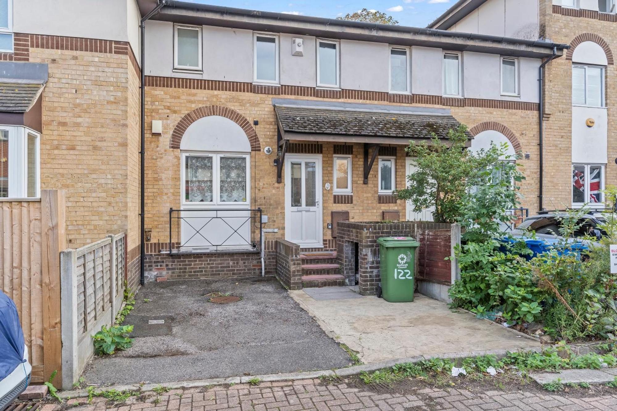 Lovely 4Br House In The City With Parking Holiday home *