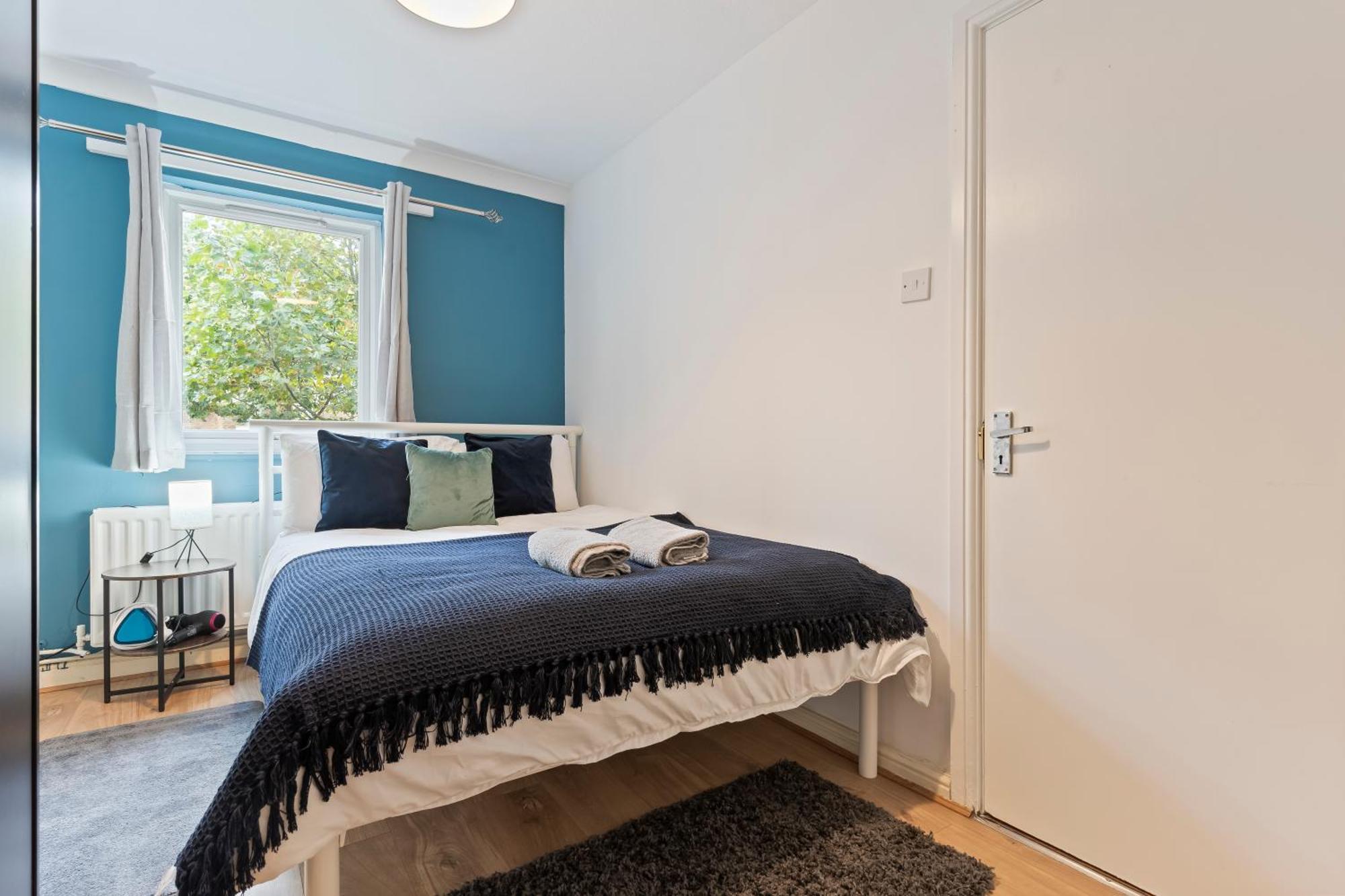Lovely 4Br House In The City With Parking London