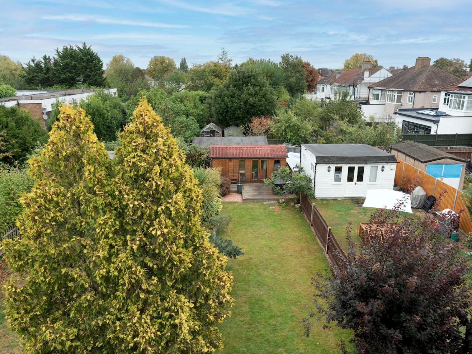 Holiday home Spacious 4-bed House Direct Link To Pass The Keys *