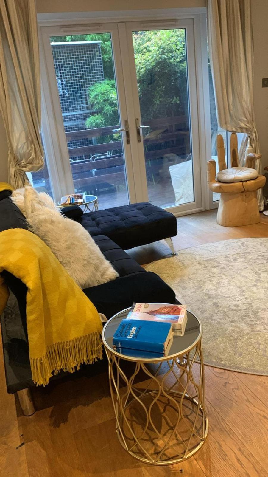 Three Bedroom By Beautiful Park *