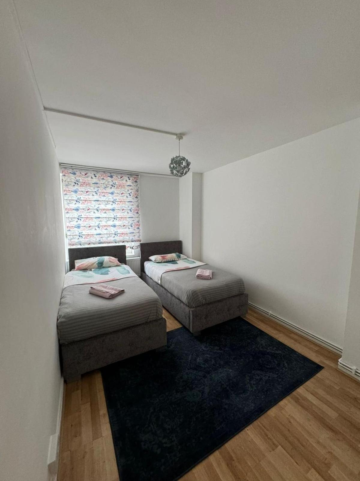 Flat, In Haggerston N1, Apartment