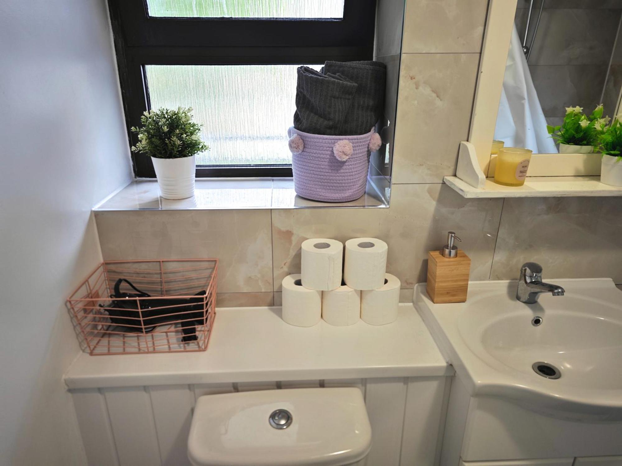 2 Bedroom Flat In - Old St - Zone 1 *