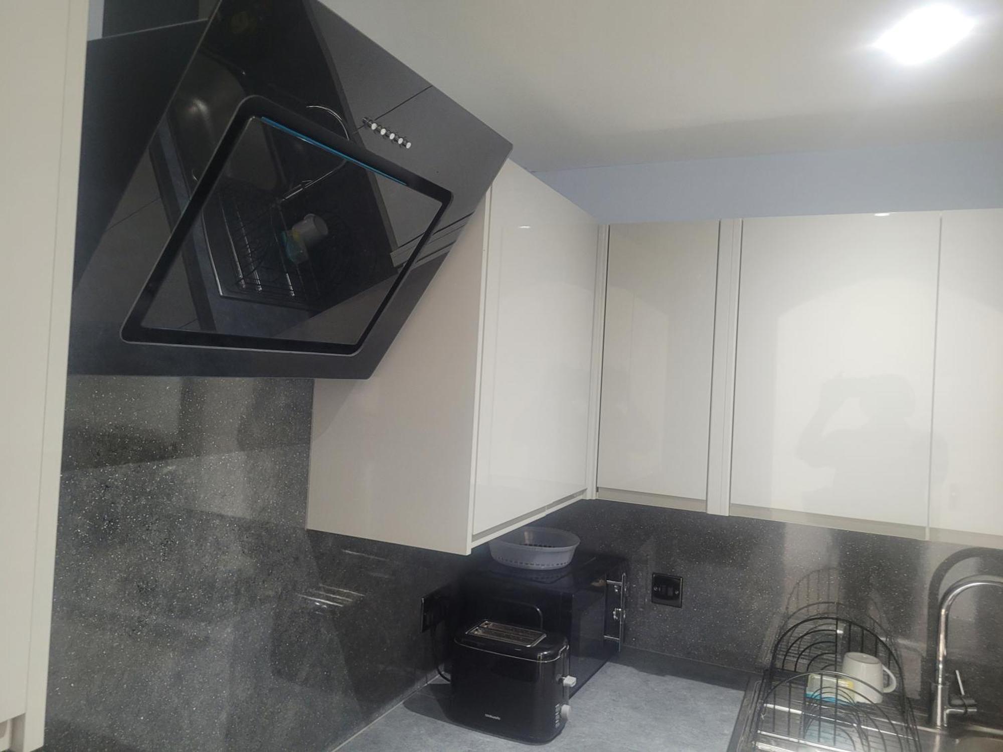 Hospedagem domiciliar Private Rm In A 2 Bed Near 4 Train Stations *