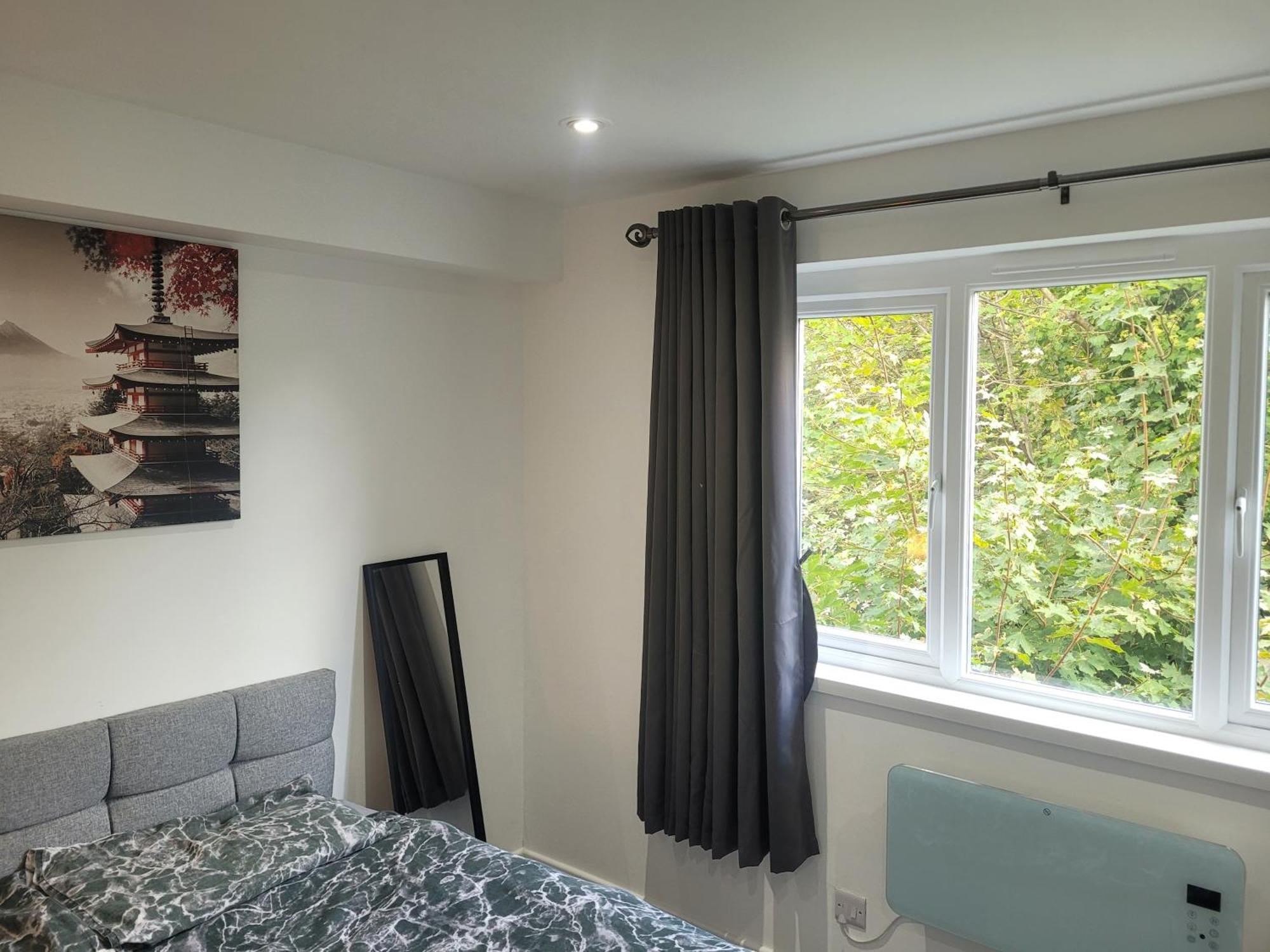 Hospedagem domiciliar Private Rm In A 2 Bed Near 4 Train Stations Londres