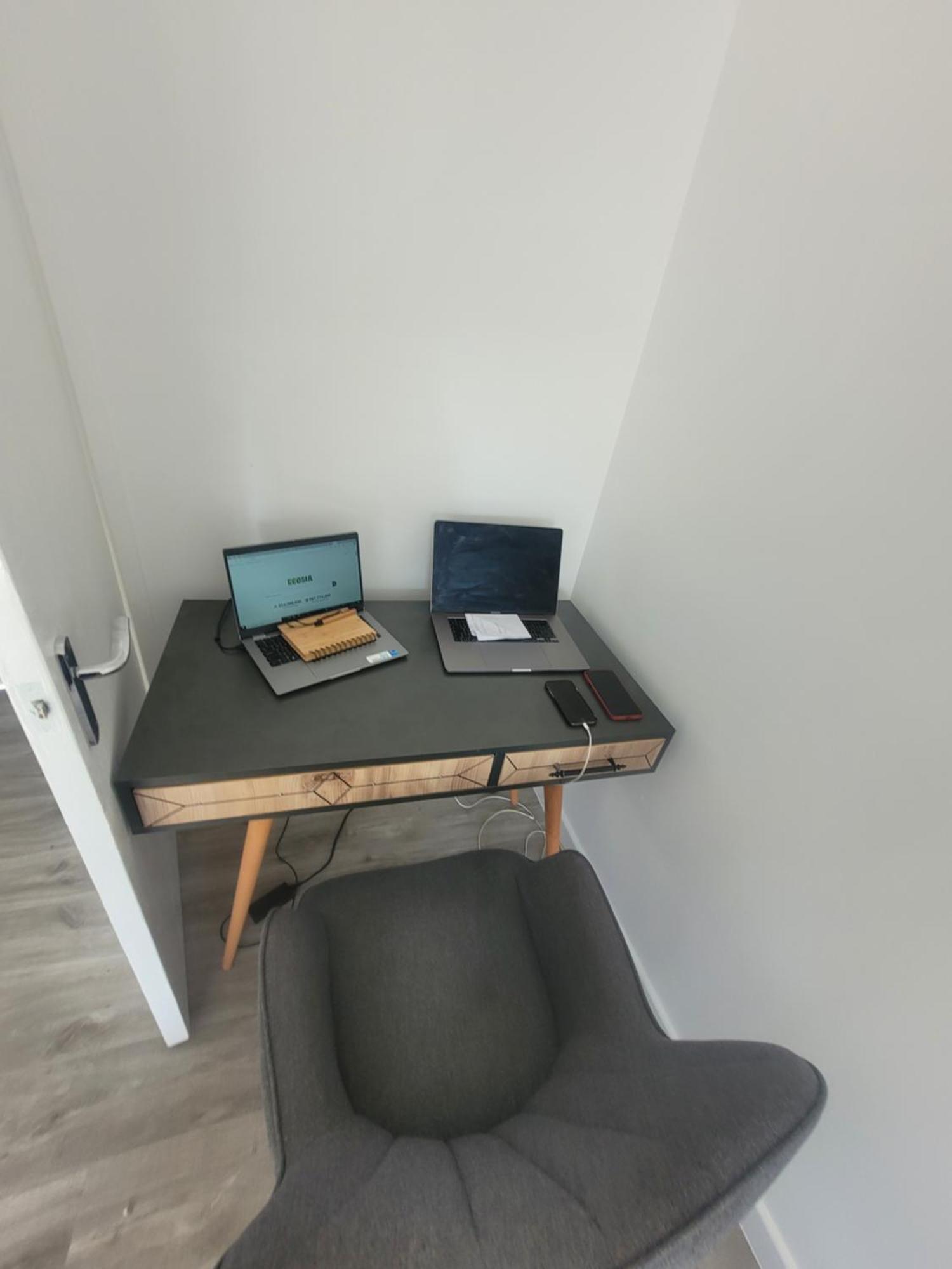 Hospedagem domiciliar Private Rm In A 2 Bed Near 4 Train Stations Londres