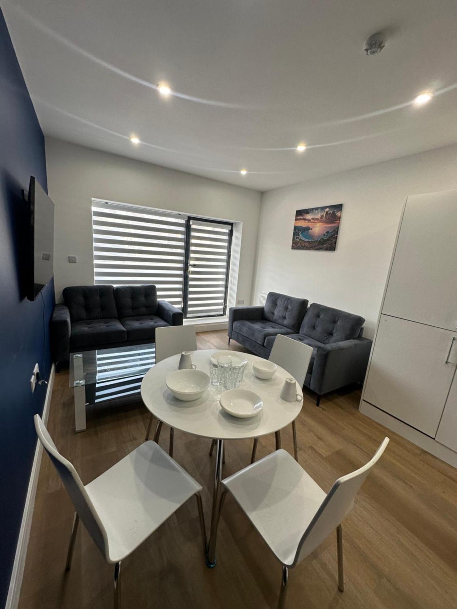 Ah Livings Apartment London
