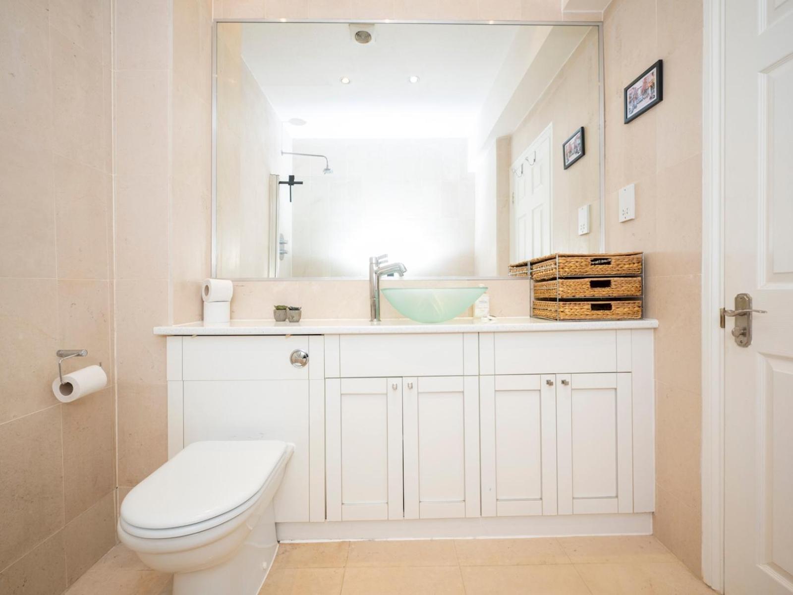 Apartamento Gated Riverside Se16 With Parking Pass The Keys *