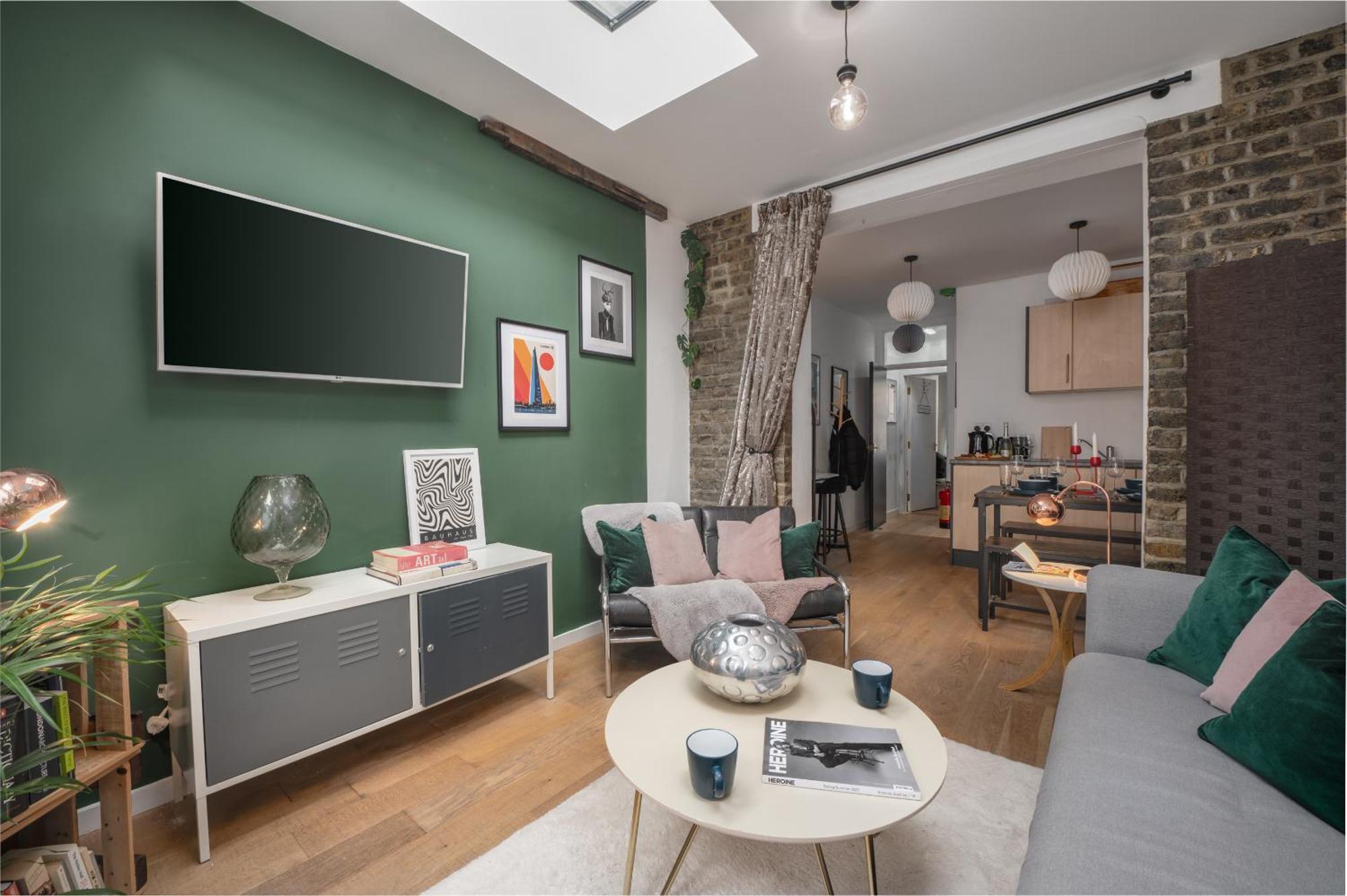 1br Stylish Flat By Hostarahomes, Near Liverpool Street, Prime Location, Sleeps Up To 4