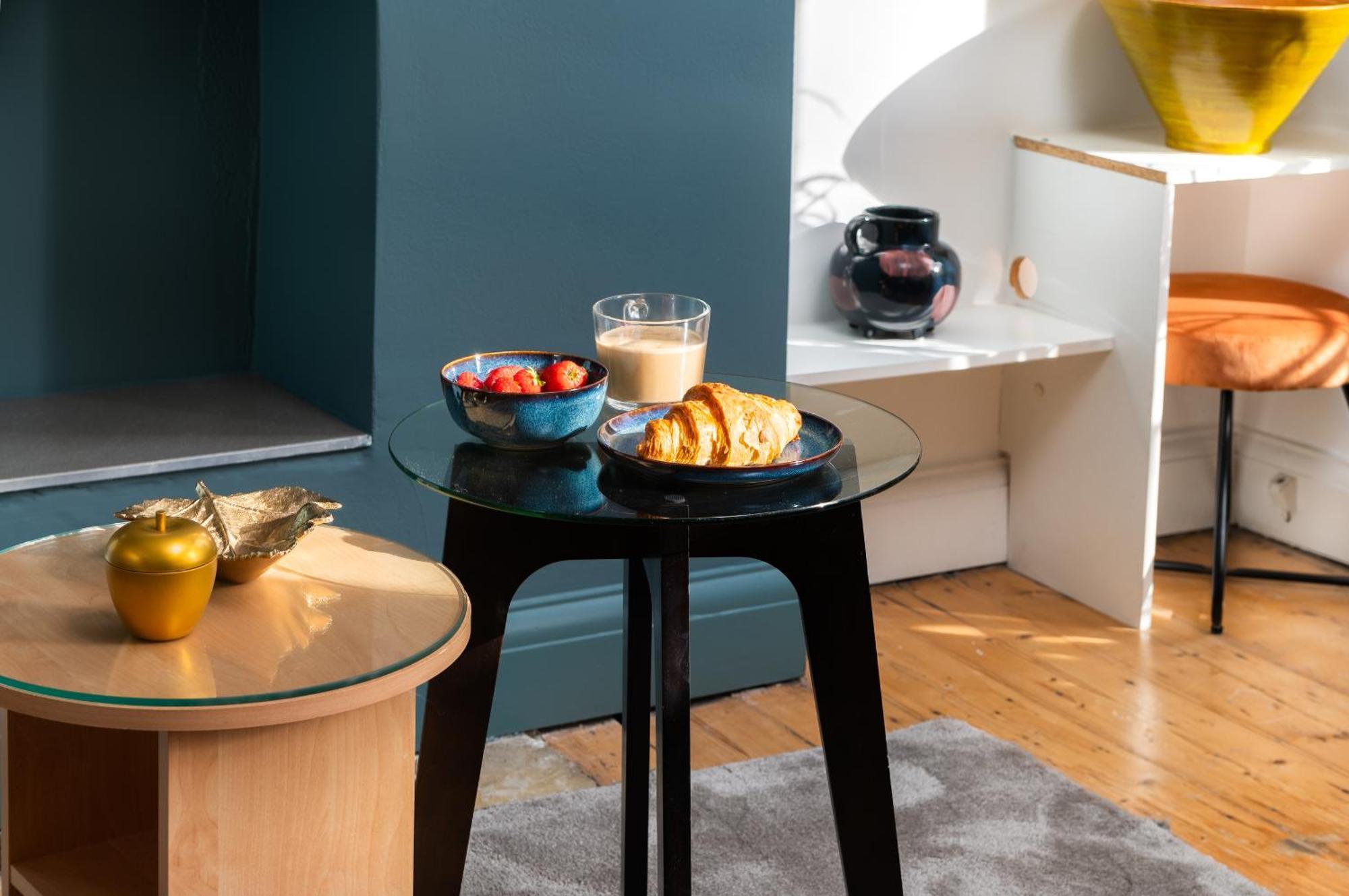 1 Bedroom Chic Flat By Hostarahomes, Sleeps Up To 4, Full Apartment, Location Apartment London