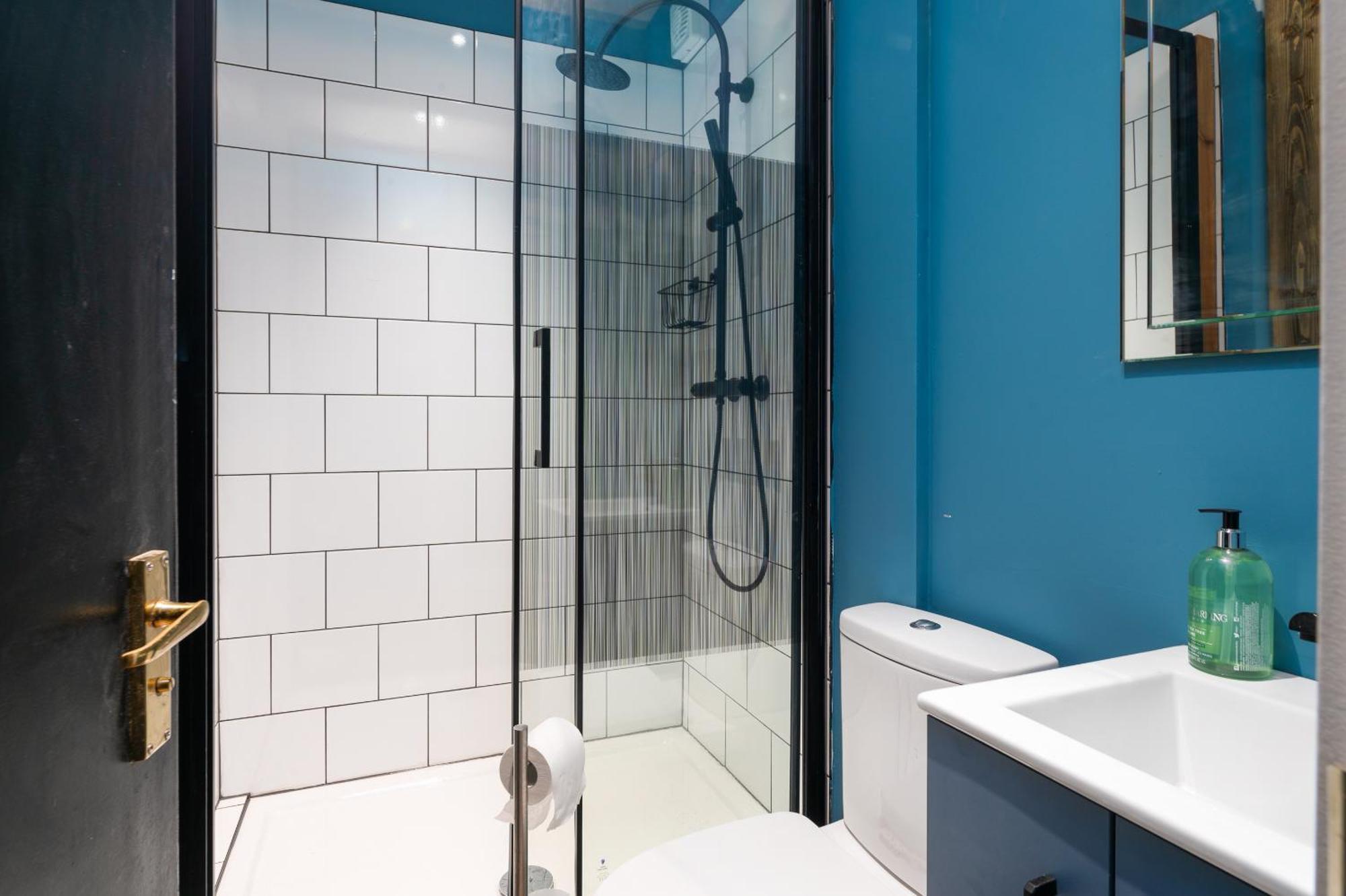 1br Stylish Flat By Hostarahomes, Near Liverpool Street, Prime Location, Sleeps Up To 4 * London