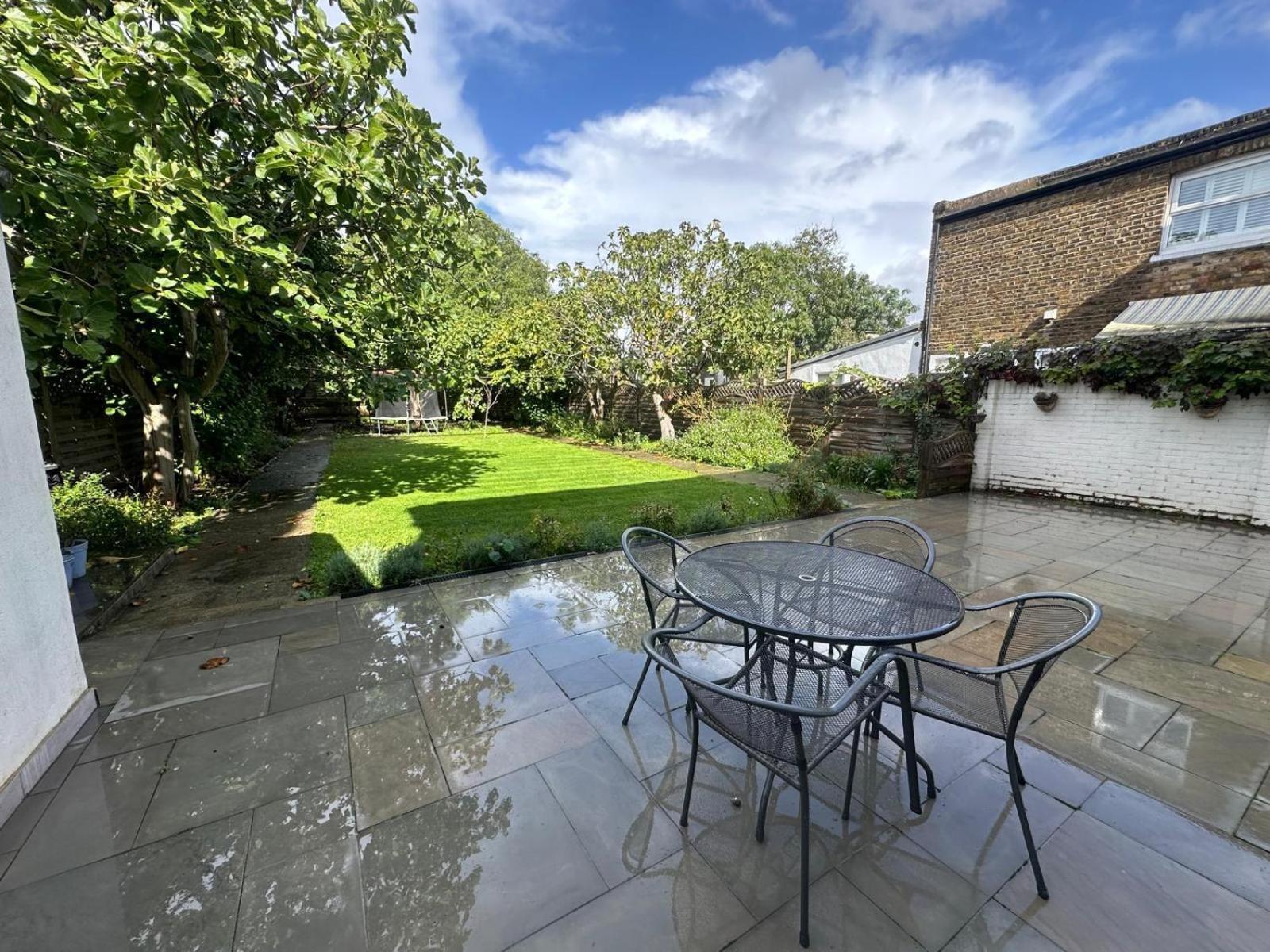 Luxurious Living 4 Bedroom * London