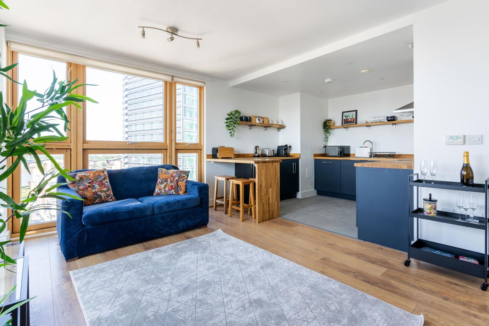 Flat In Canary Wharf With Amazing Views & Balcony Apartment *