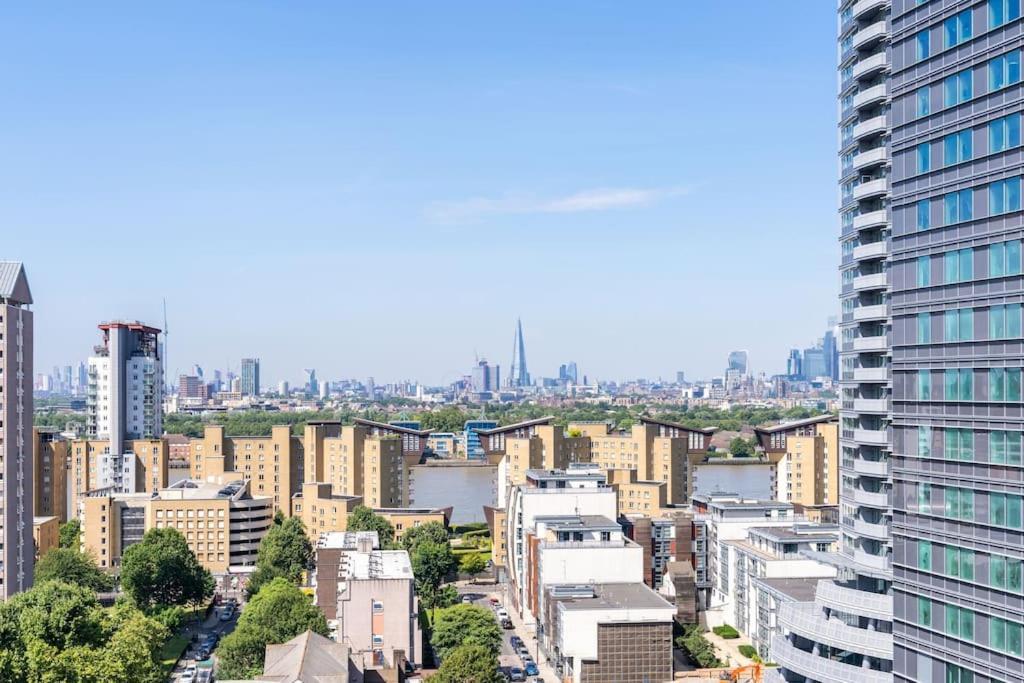Flat In Canary Wharf With Amazing Views & Balcony London