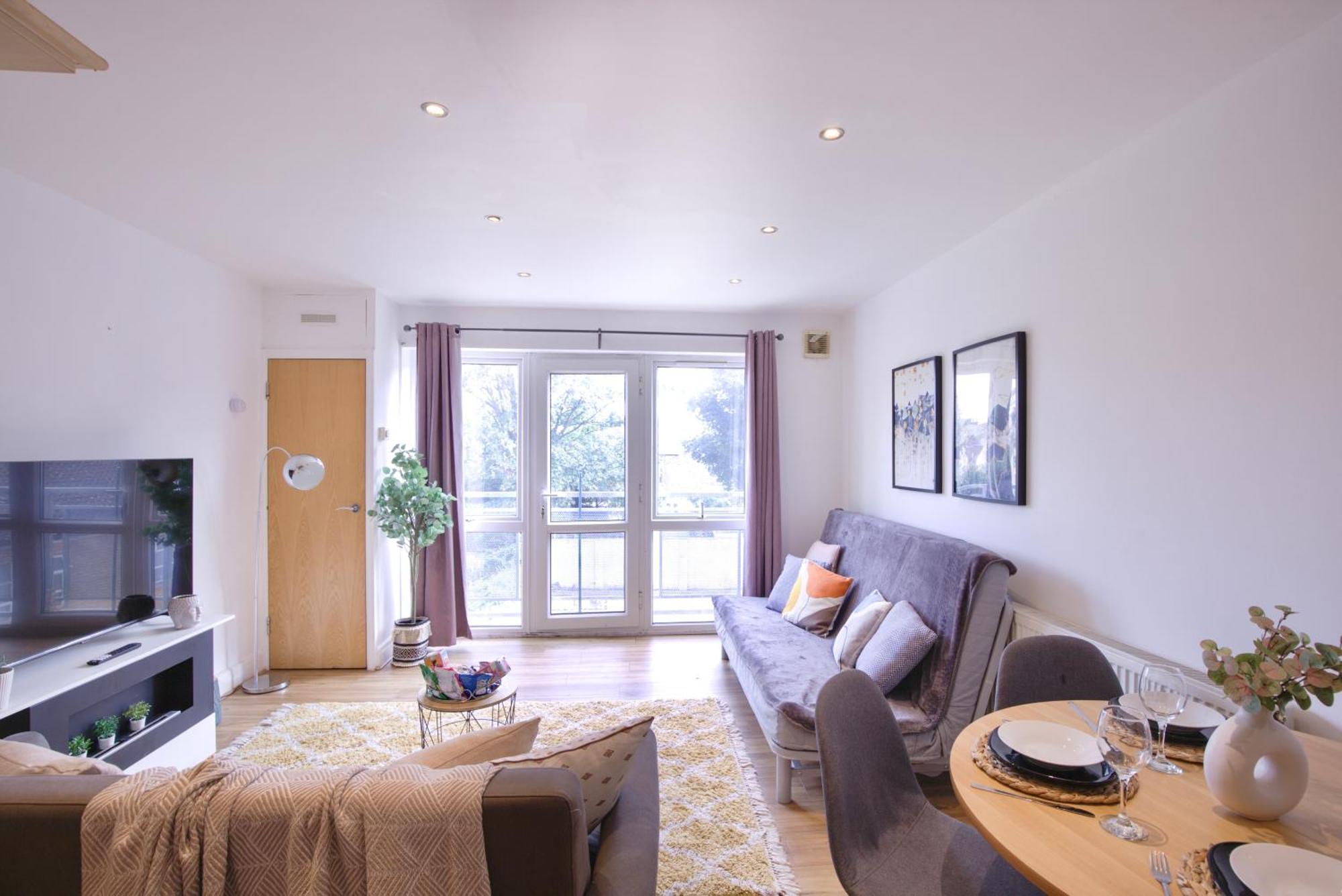 Stratford Gem- Stylist Spacious