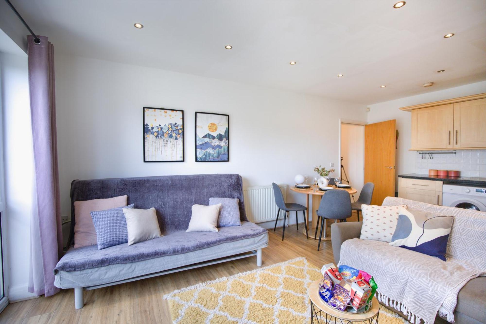 Stratford Gem- Stylist Spacious London