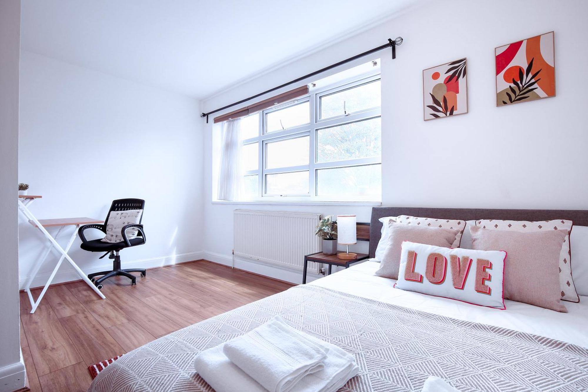 Stratford Gem- Stylist Spacious