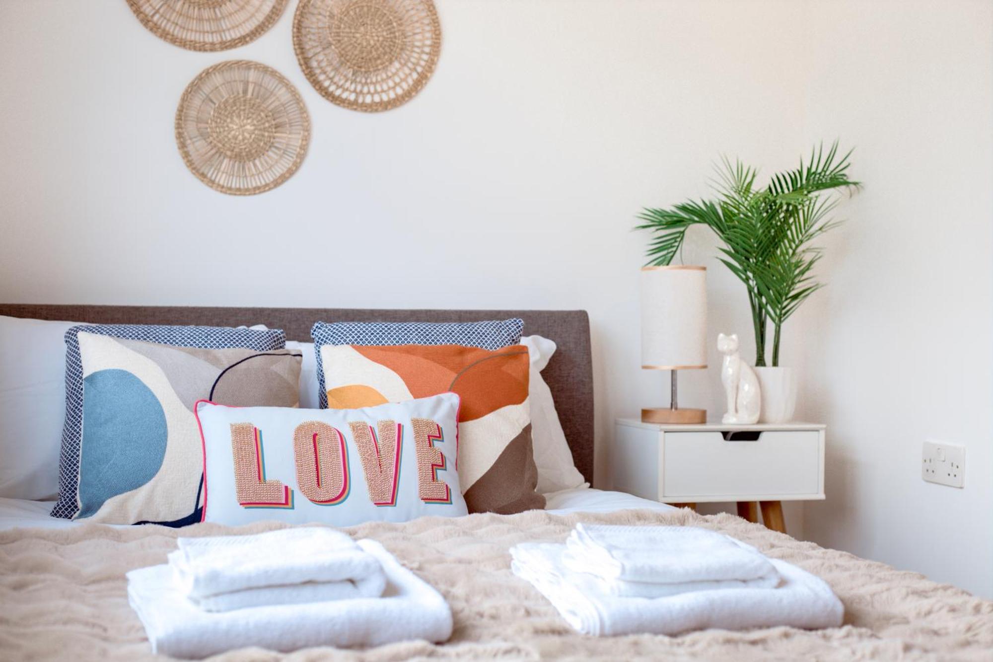 Stratford Gem- Stylist Spacious London