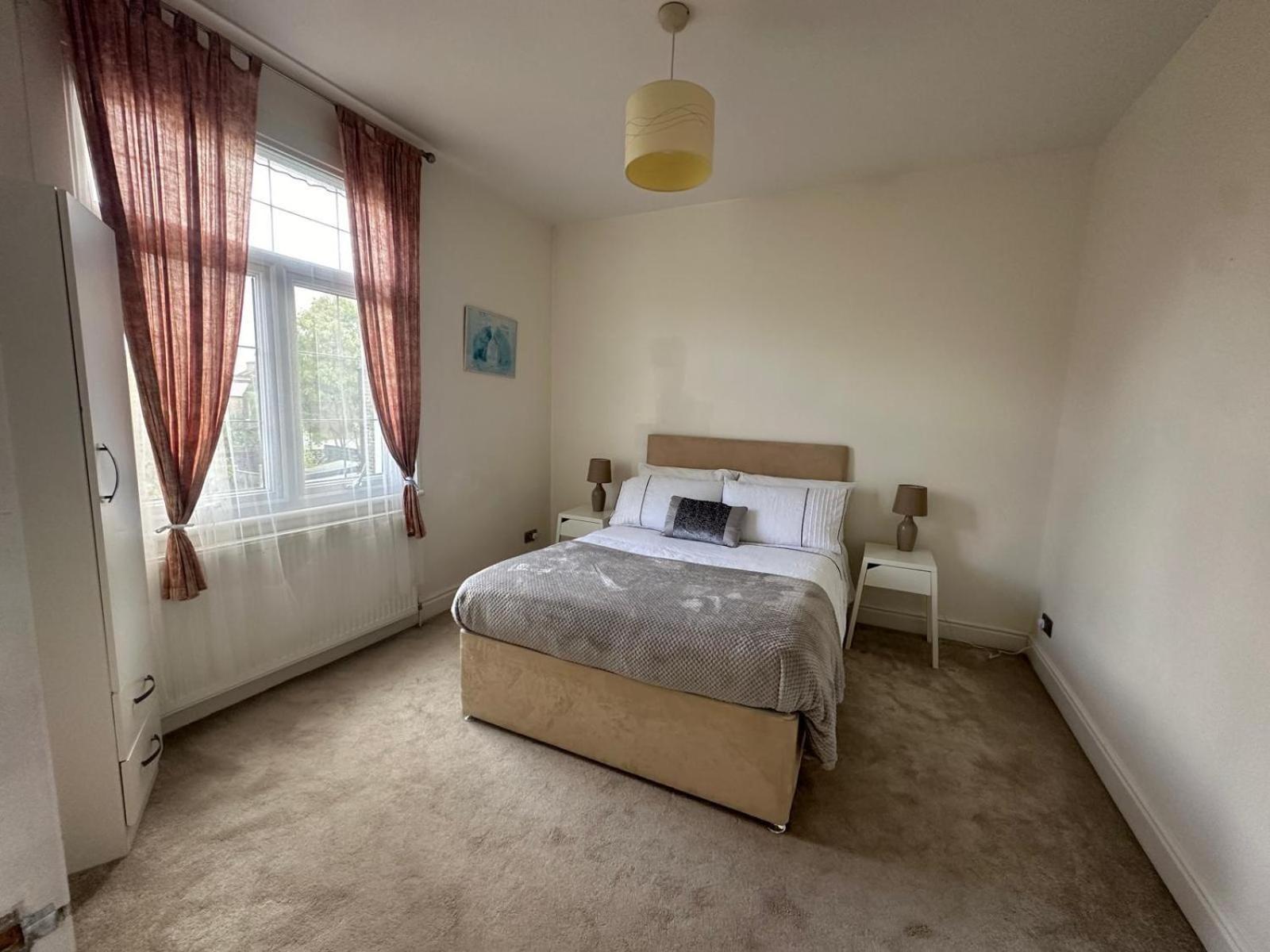 Luxurious Living 4 Bedroom Holiday home
