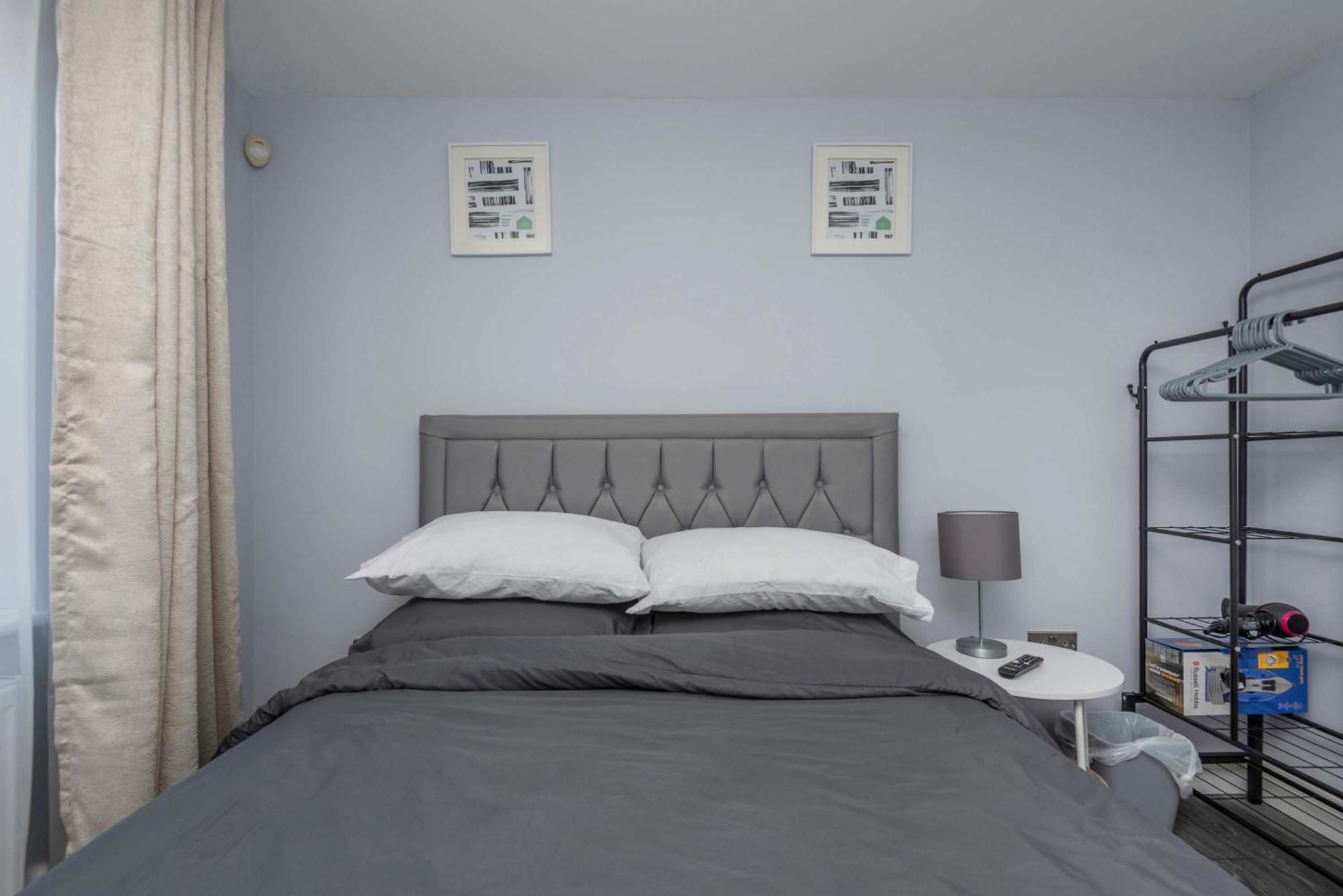 Stylish Elegant New Flat 5 Min From Elizabeth Line Apartment London