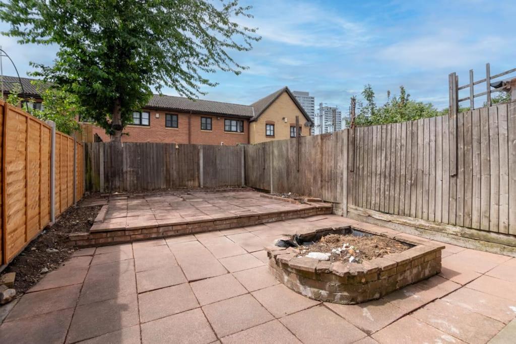 Guest house Single Refurbished Bedroom London
