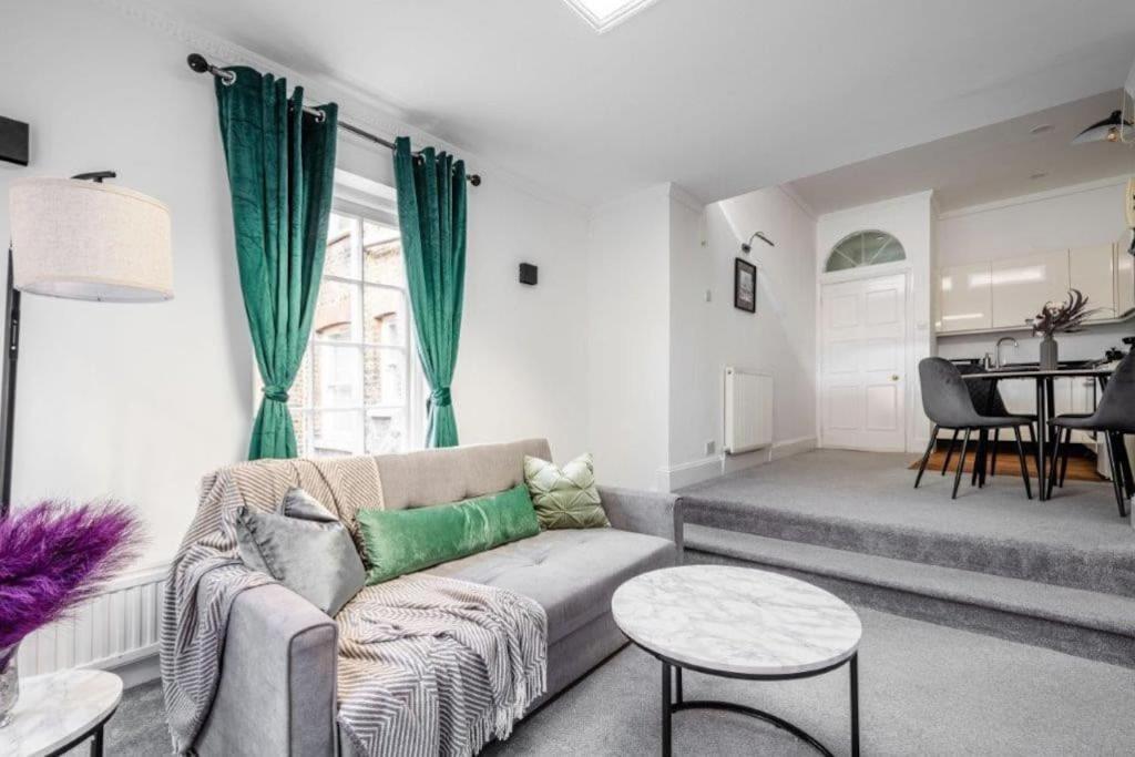 Liverpool Street Apartment
