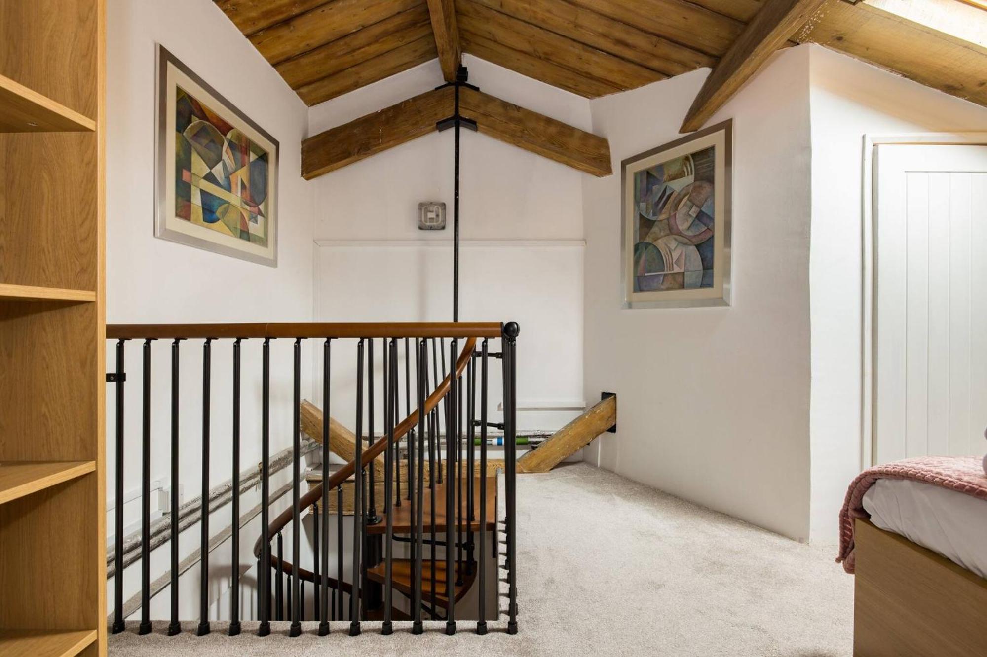 Apartment Wild Roses Serviced - Excel Warehouse 2