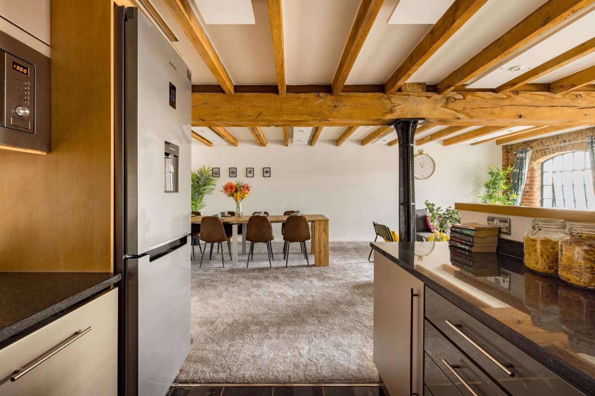Apartment Wild Roses Serviced - Excel Warehouse 2