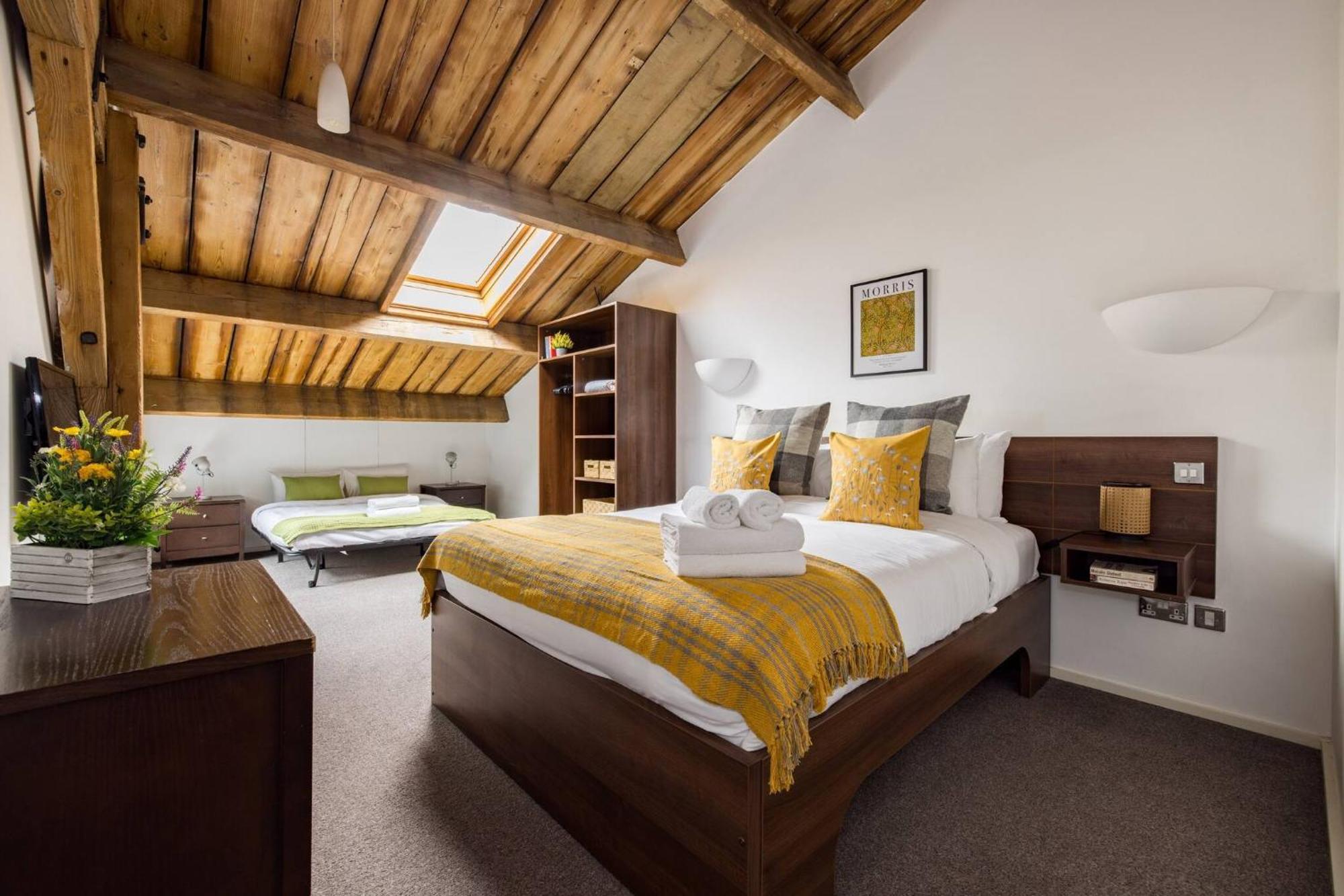 Wild Roses Serviced - Excel Warehouse 2 Apartment