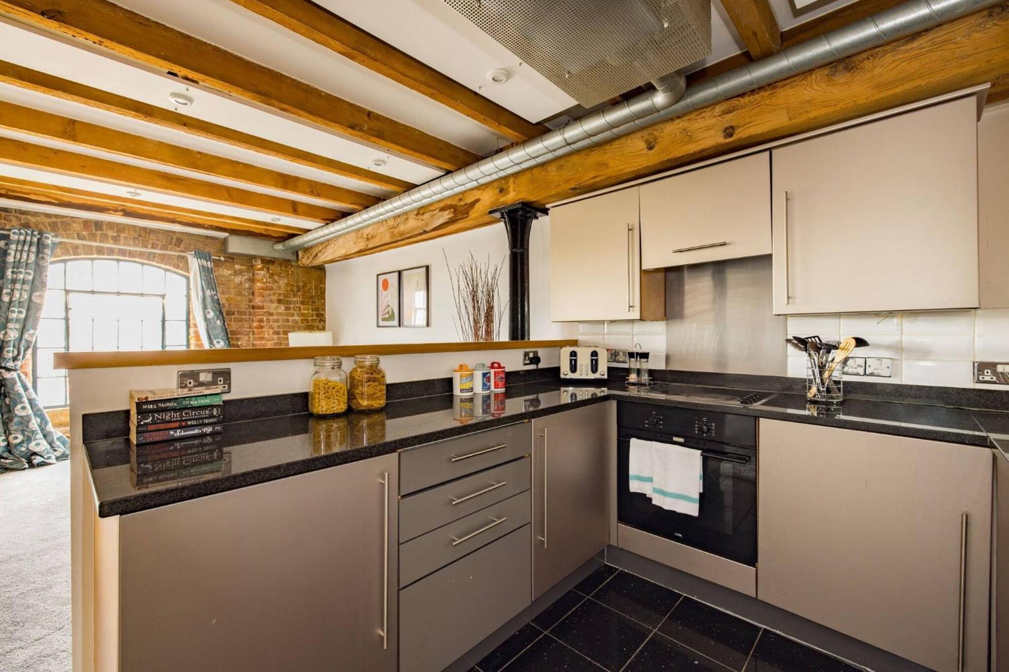 Apartment Wild Roses Serviced - Excel Warehouse 2