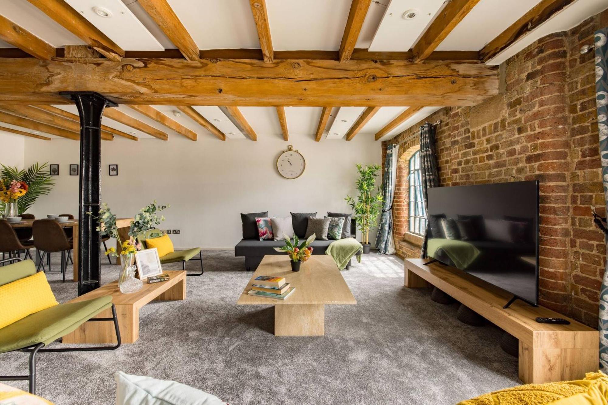 Apartment Wild Roses Serviced - Excel Warehouse 2