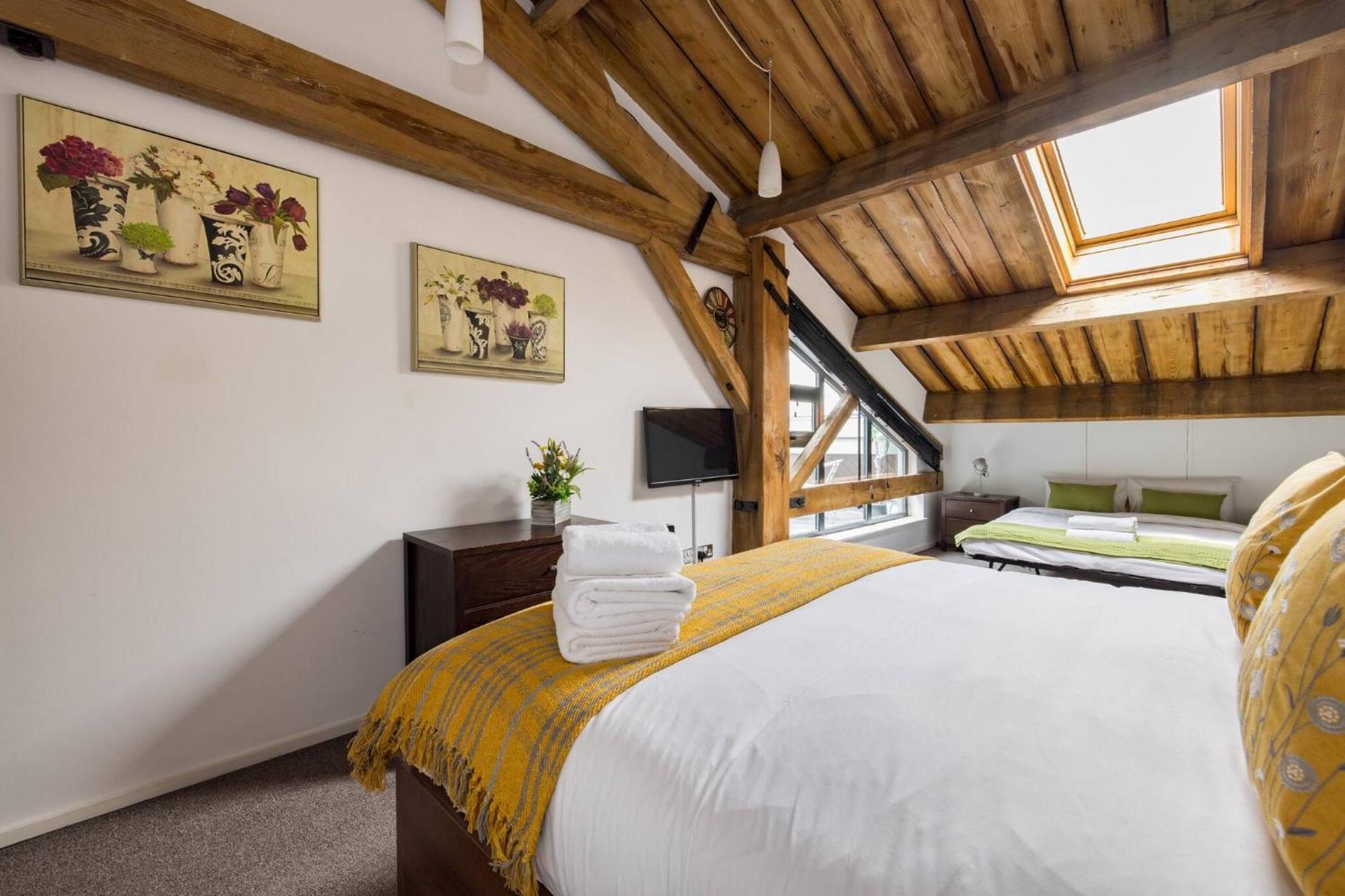 Wild Roses Serviced - Excel Warehouse 2 Apartment *