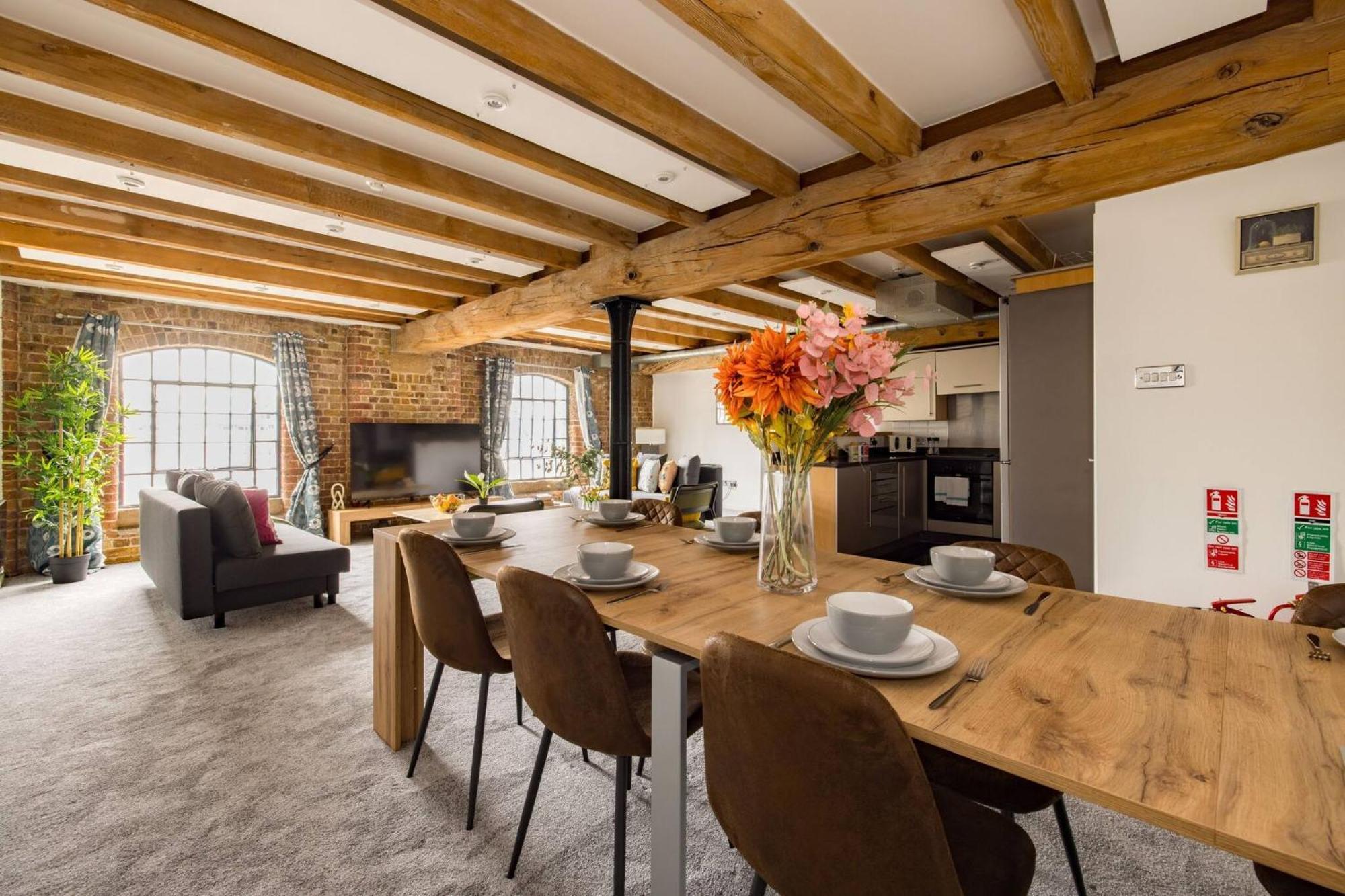 Apartment Wild Roses Serviced - Excel Warehouse 2