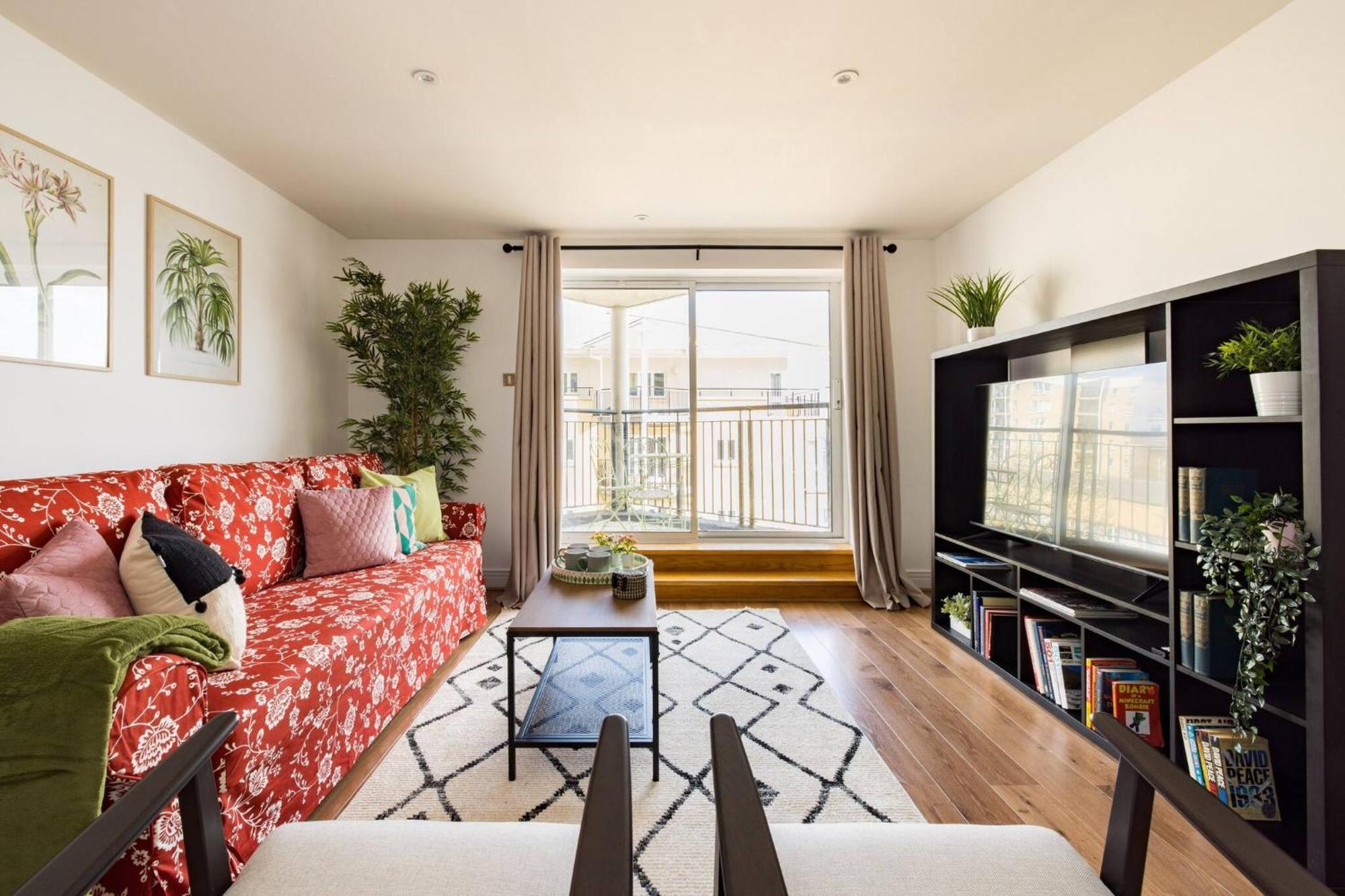 Apartment Wild Roses Service - East India *