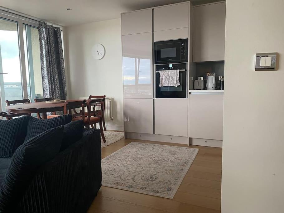 2 Bedroom Royal Docks Riverside Apartment